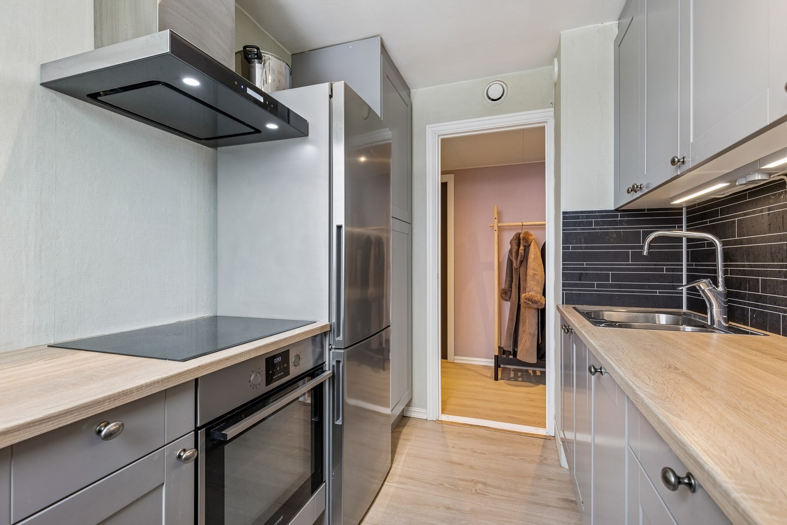 Rikelig med skap- og benkeplass! Galleribilde