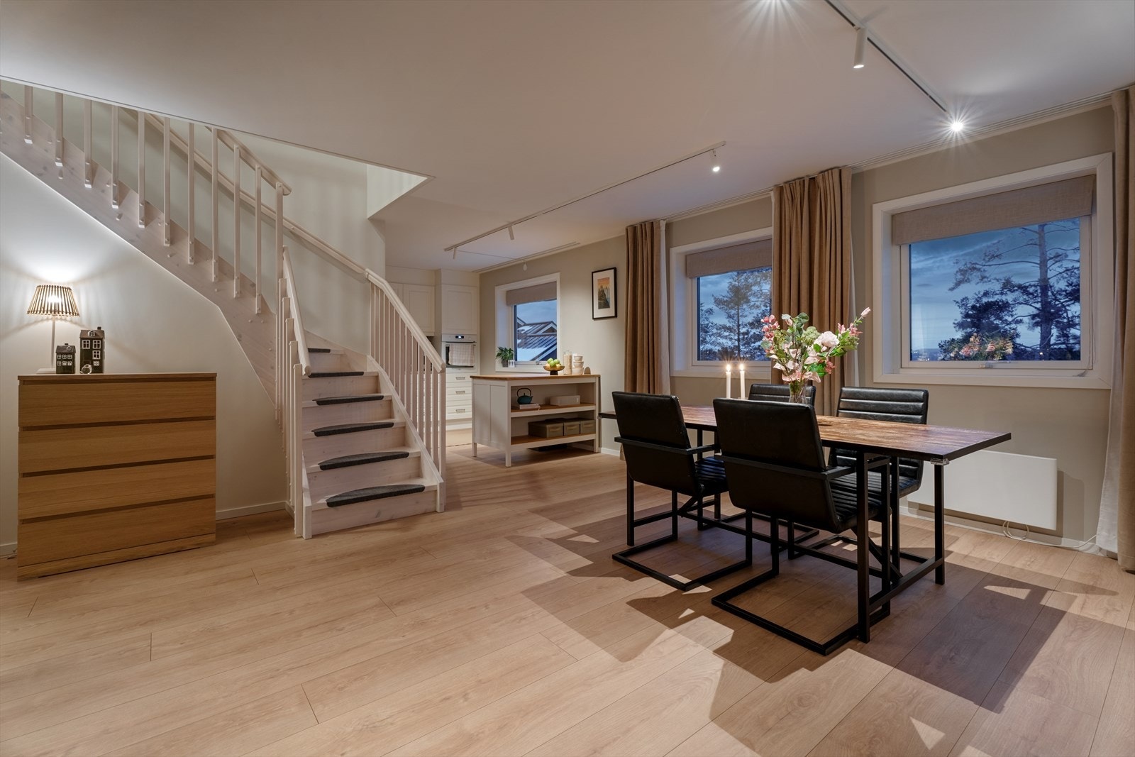 Kveldsstemning. Galleribilde