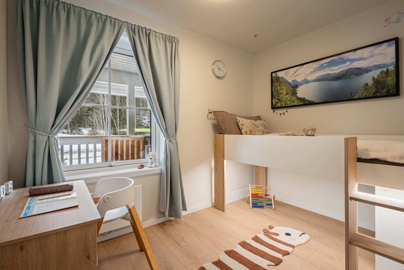 Soverom II har også av god størrelse med plass til å innrede etter egen ønsker og behov. Galleribilde