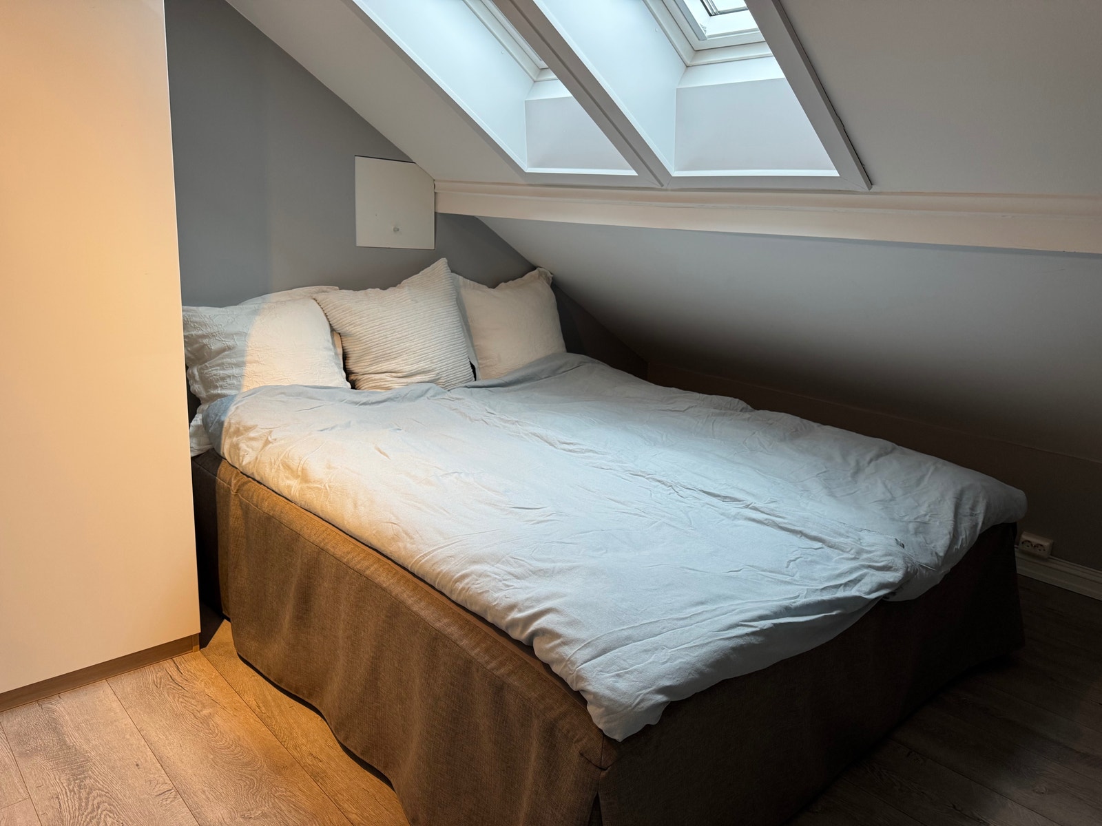 Soverom 2
150 cm seng, stort skap, egen loftsbod Galleribilde