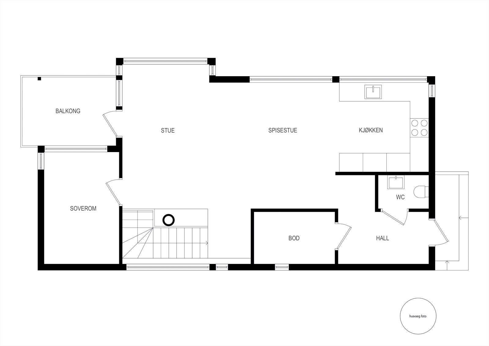 Oppe har du mulighet for flere oppholdsrom, eller både soving og opphold. Nydelig utsikt fra alle soner. Galleribilde