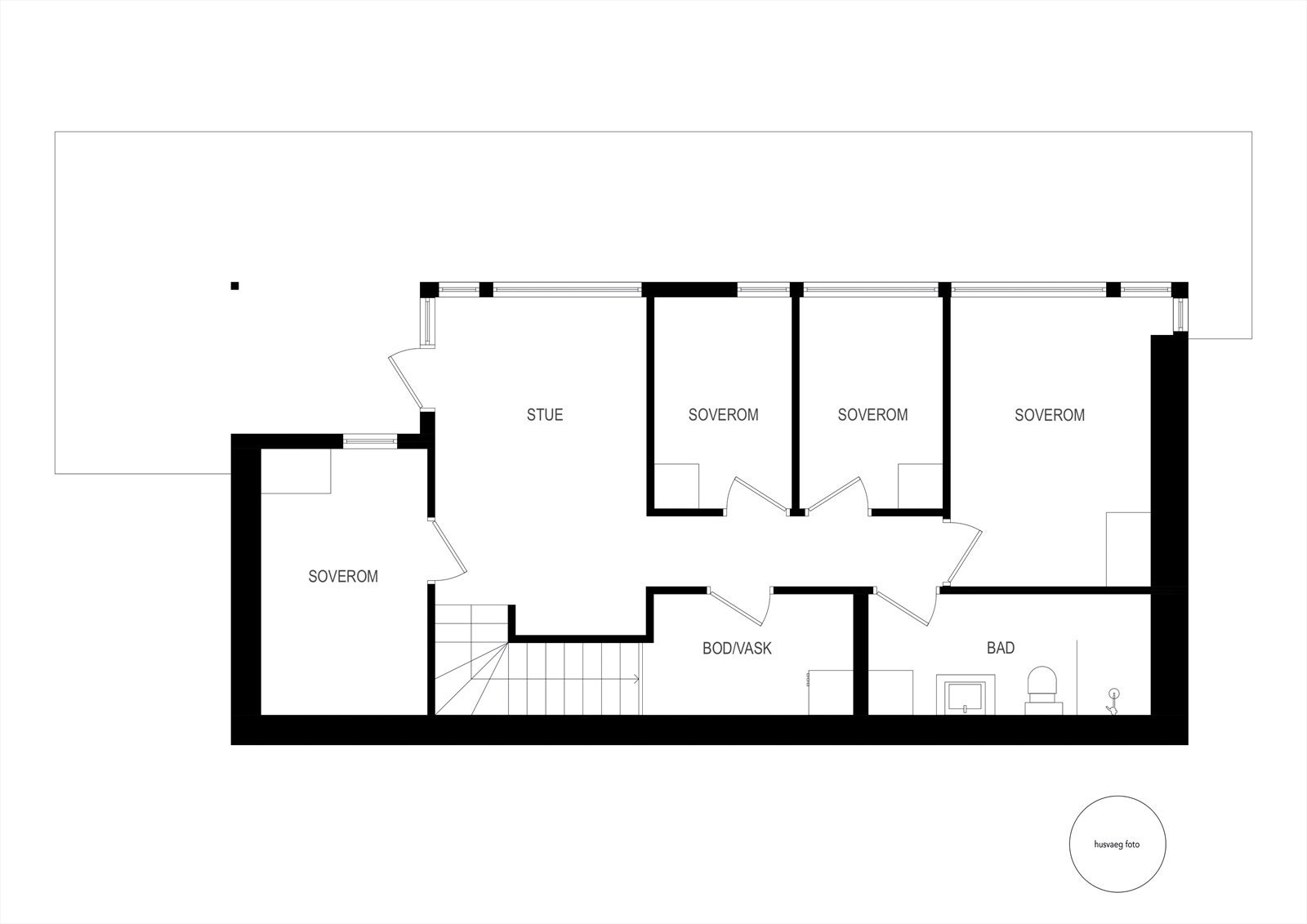 Sokkeletasjen med soverom til hele familien og besøk. Ekstra stue nr. 3 og enkel tilkomst til uterom og boltreplass for lek. Galleribilde