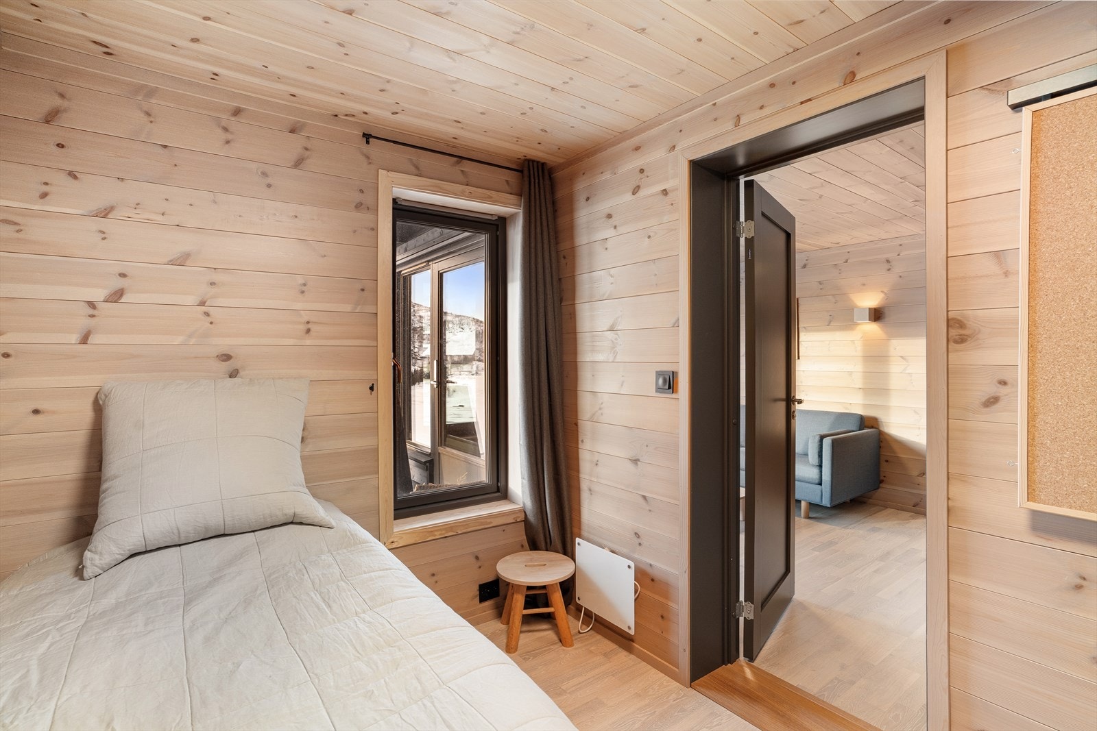 Siste soverom inn fra stue nr. 3. Ligger trukket vekk fra de andre soverommene. Galleribilde