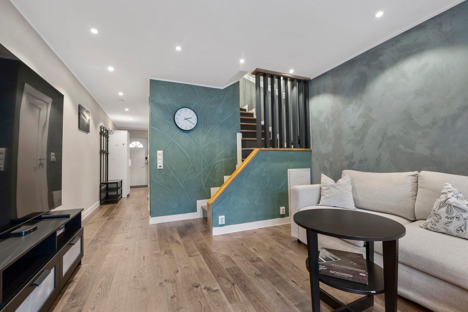 Dette er et allsidig oppholdsrom med gode muligheter til å skape en funksjonell og hyggelig atmosfære Galleribilde