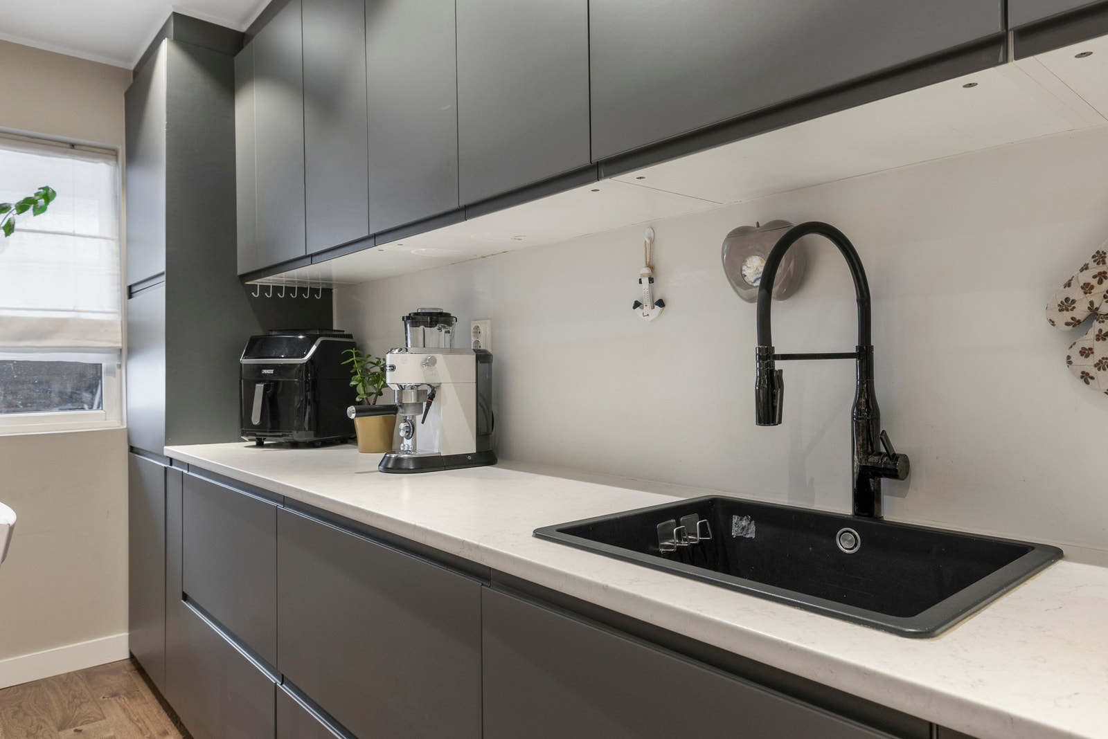 Oppvaskkummen er laget av kompositt Galleribilde