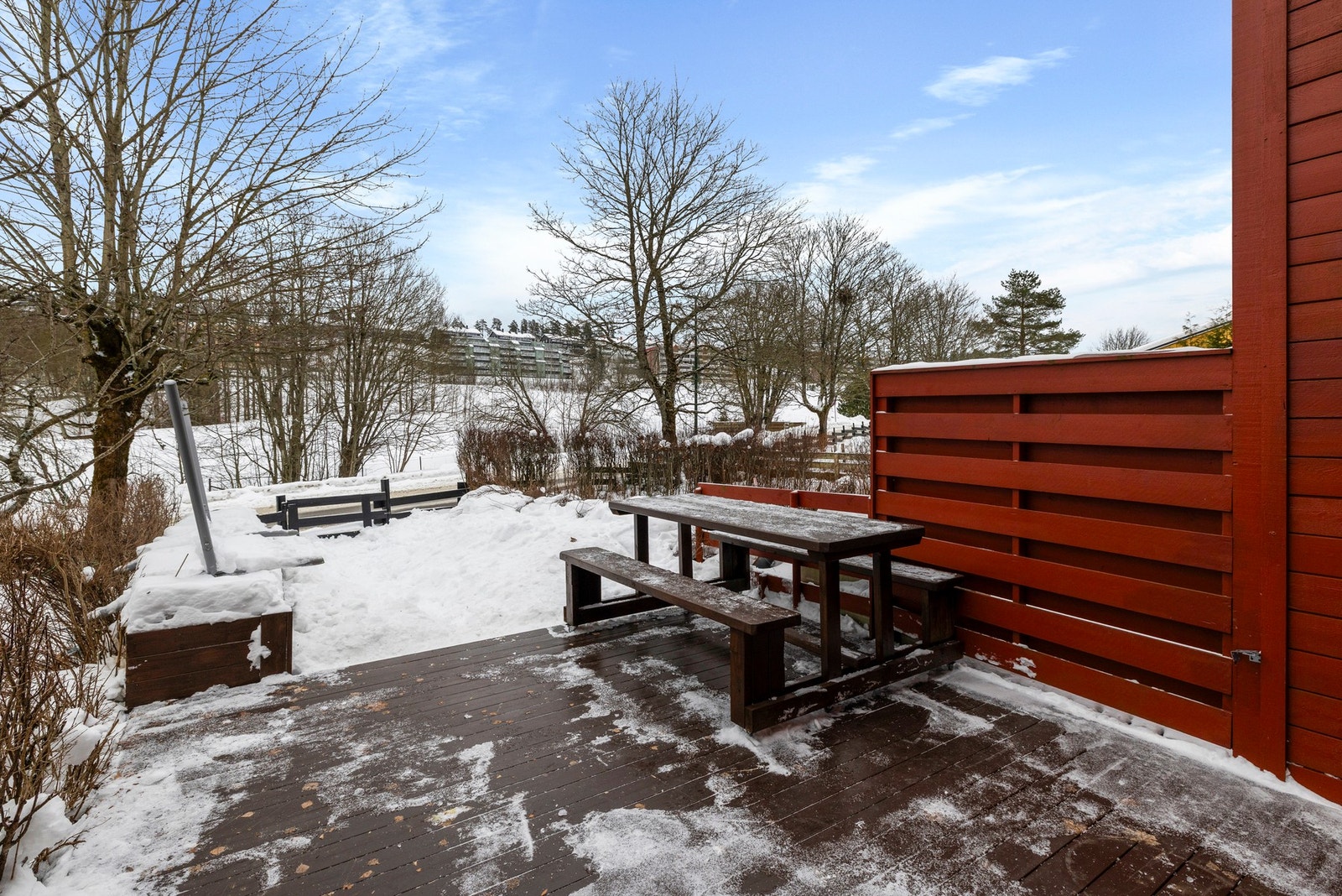 Her er det god plass til å samle venner og familie, for å nyte varme sommerdager Galleribilde