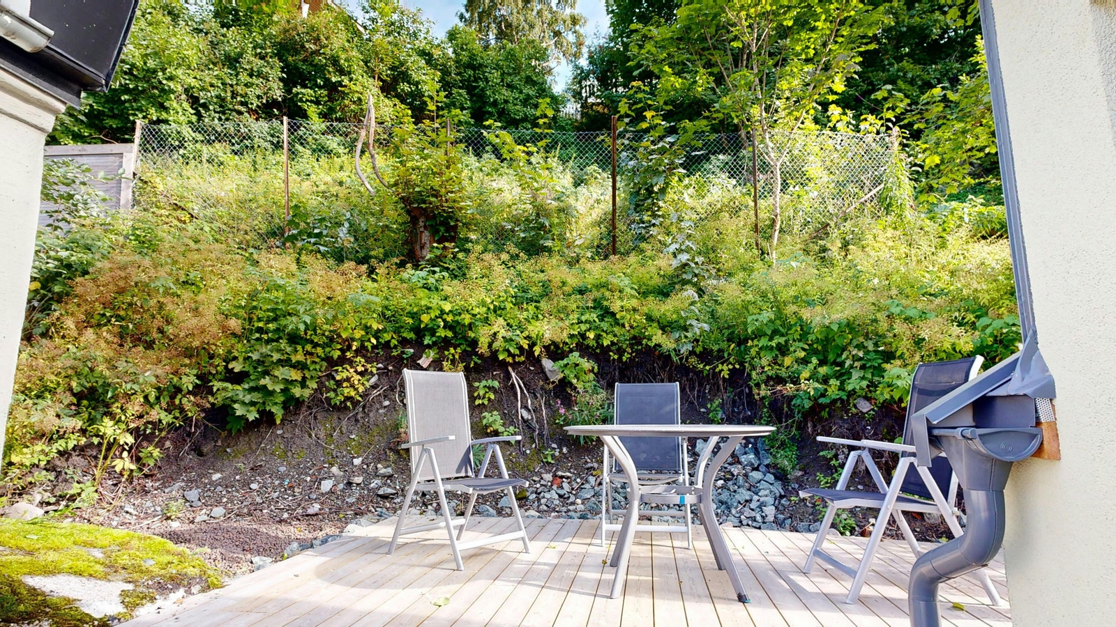 Felles terrasse i skjermet bakgård Galleribilde