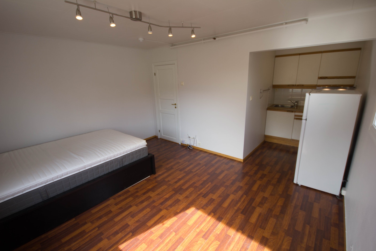 5J 2.1: Stue / soverom / kjøkken i ett og samme rom Galleribilde