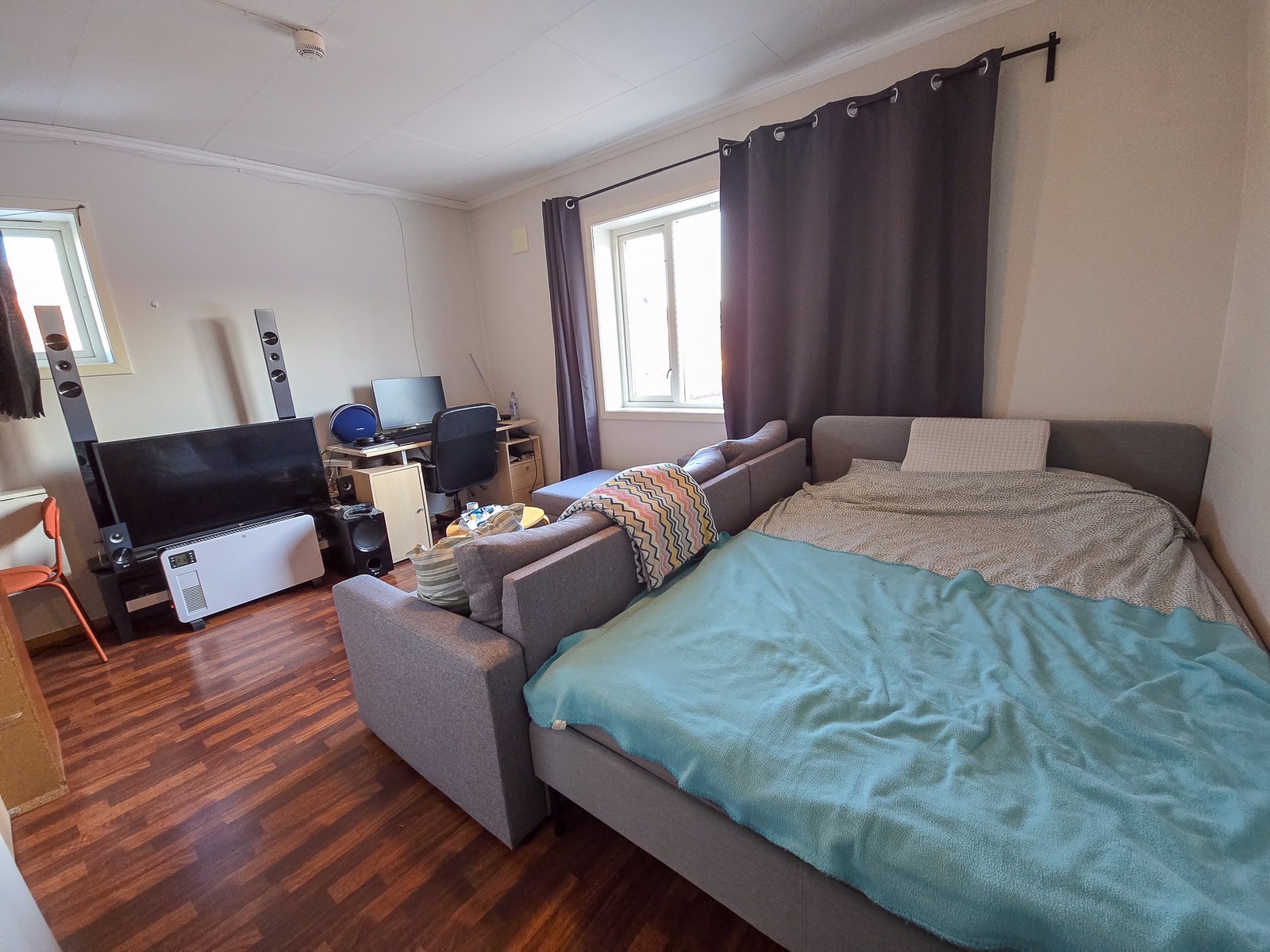 7J 2.1: Her ser man eksempel på hvordan oppholdsrommet kan møbleres Galleribilde