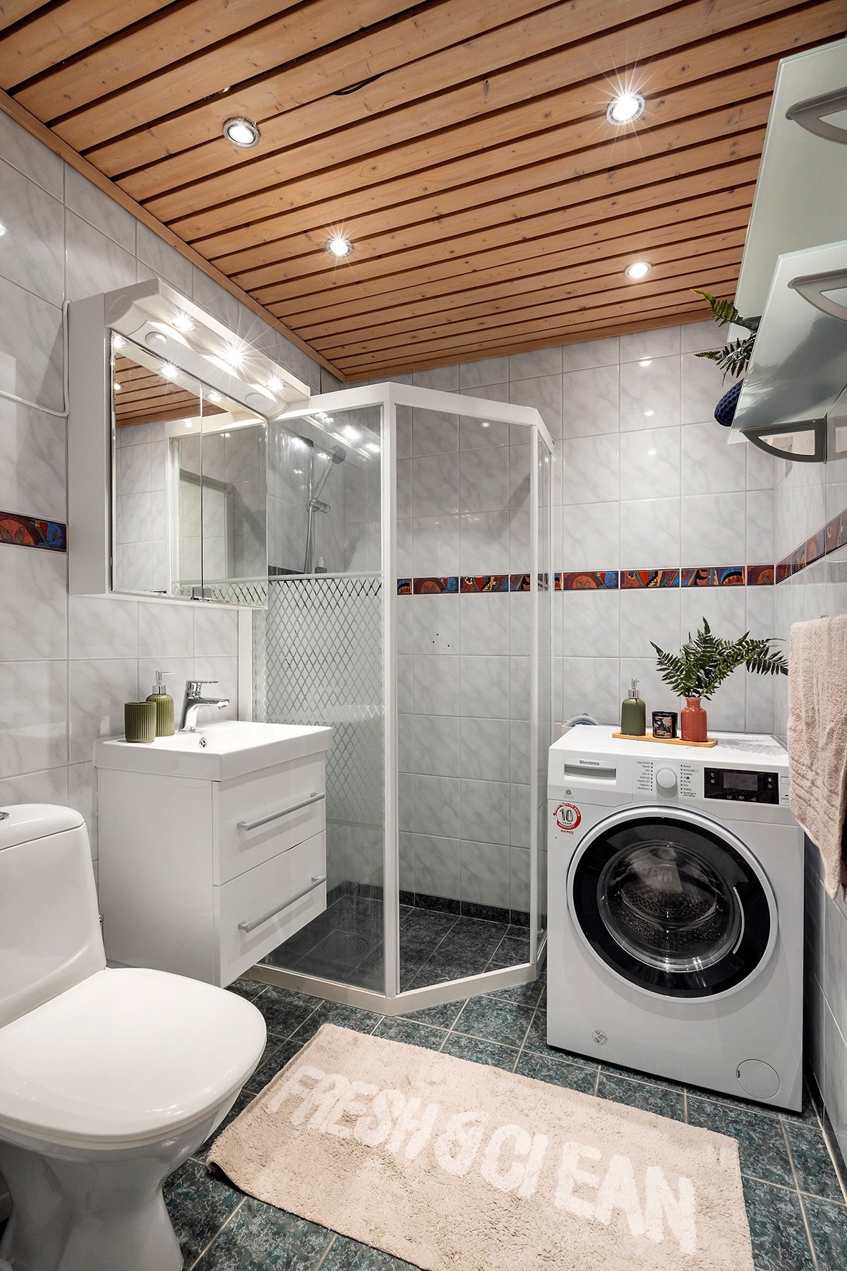 Bad med opplegg for vaskemaskin. Galleribilde