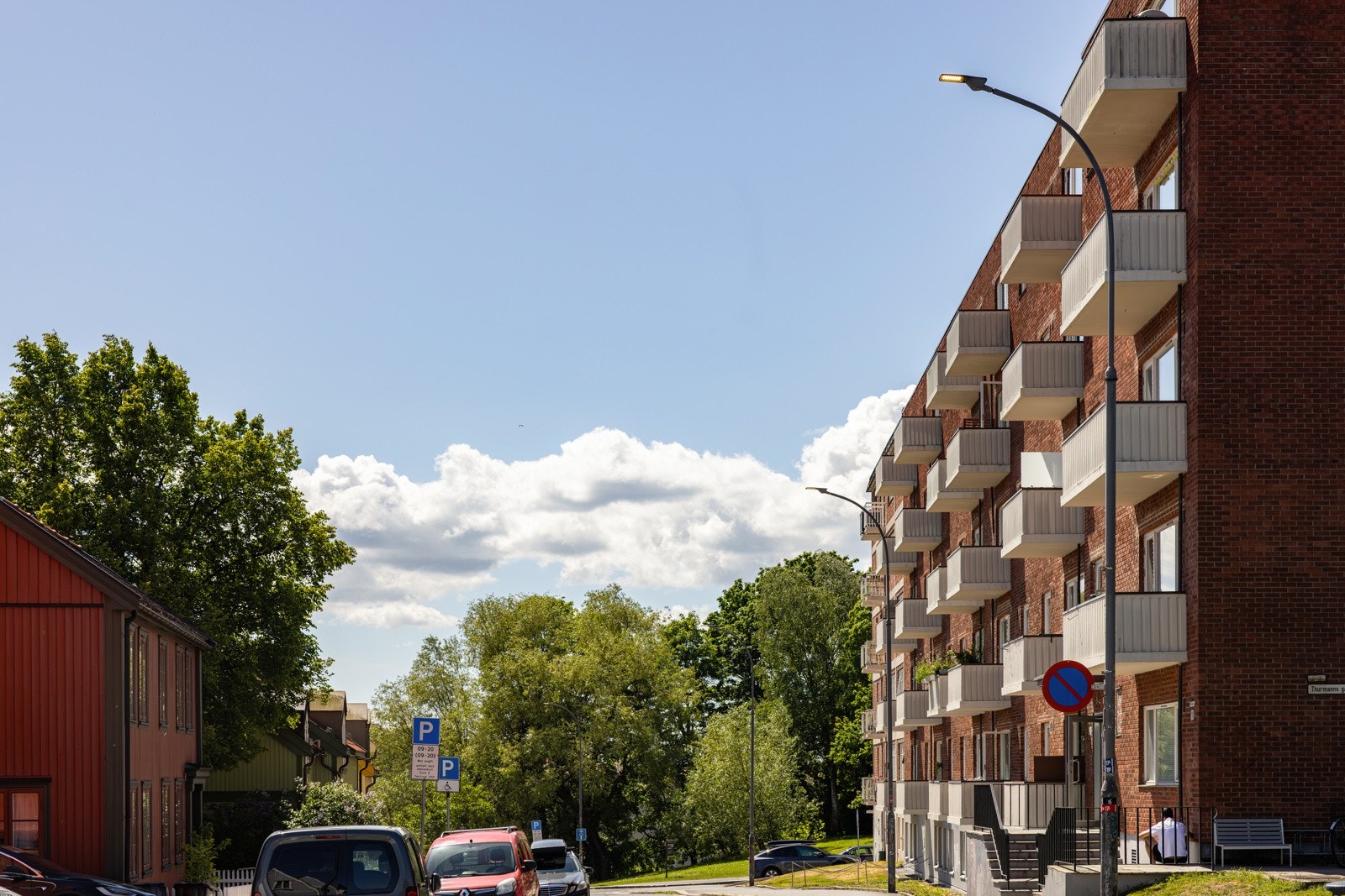 Leiligheten ligger sentralt til i et svært attraktivt boligområde sentralt på Sagene, ved den gamle trehusbebyggelsen og med Akerselva med turveier rett utenfor døren. Galleribilde