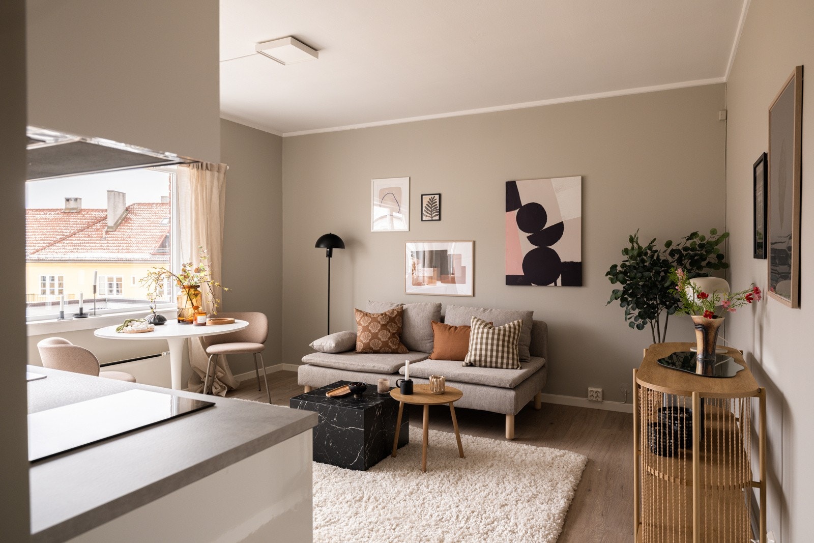 En lys og pen 2-roms toppleilighet med moderne standard. Galleribilde