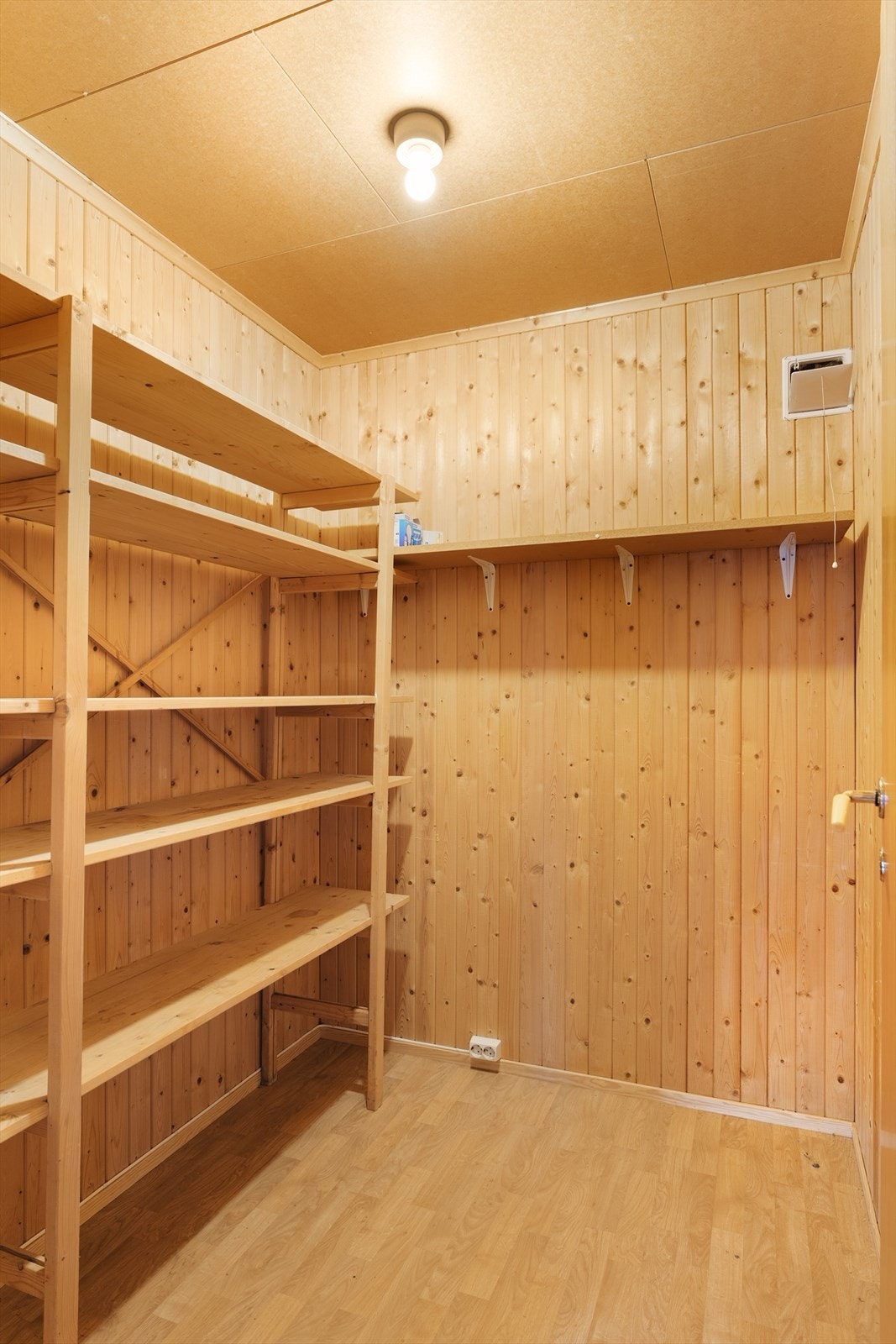 Bod med gode oppbevaringsmuligheter Galleribilde