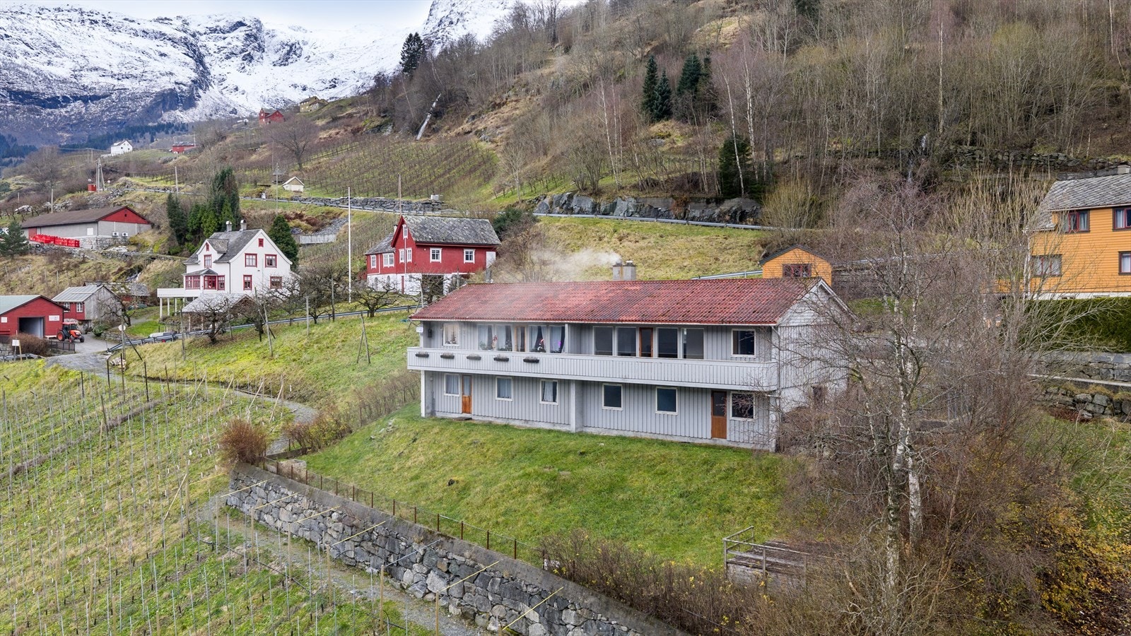 Hel, vertikaldelt tomannsbolig med god planløsning Galleribilde