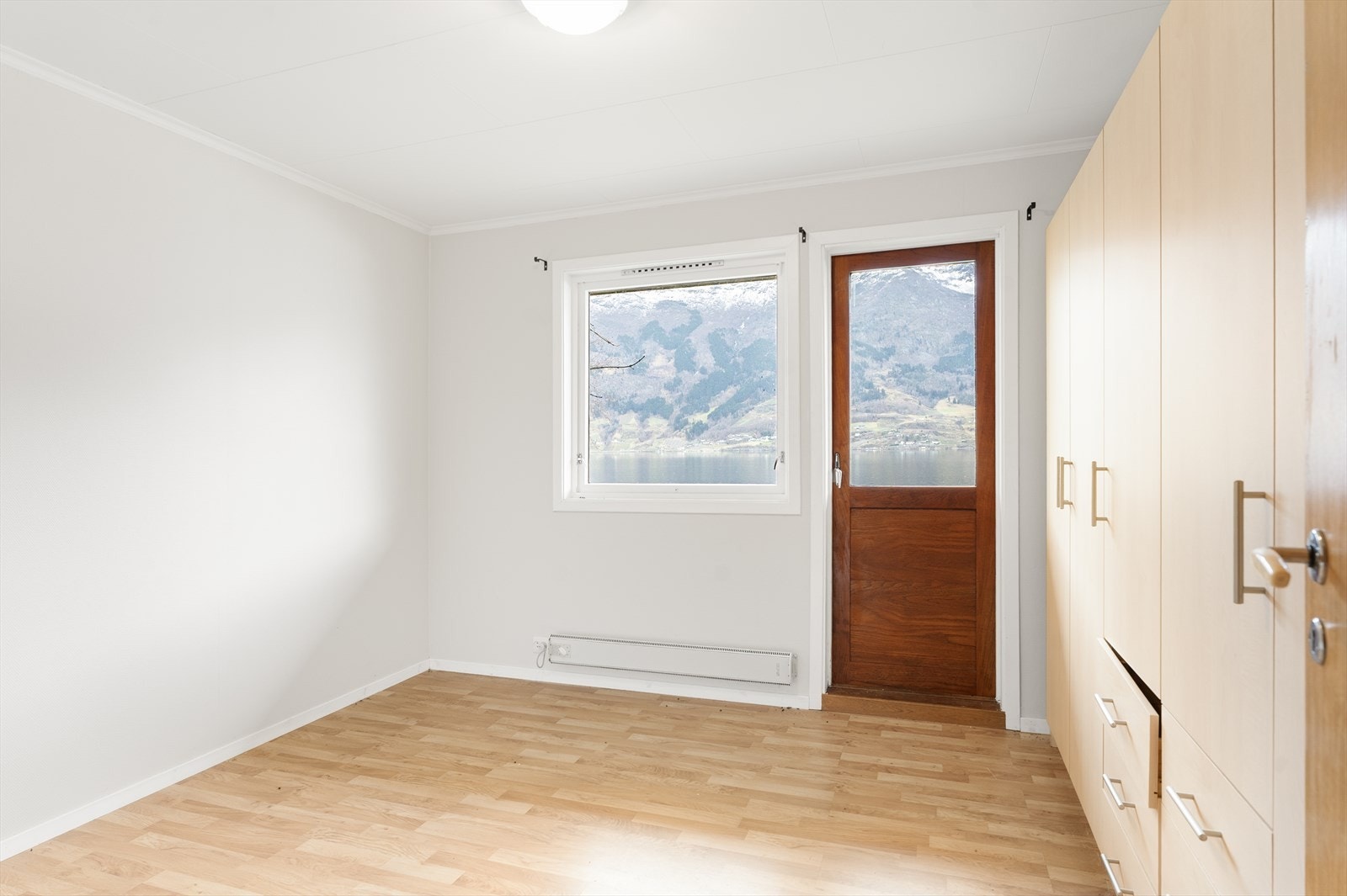 Hovedsoverom med god garderobeskap Galleribilde