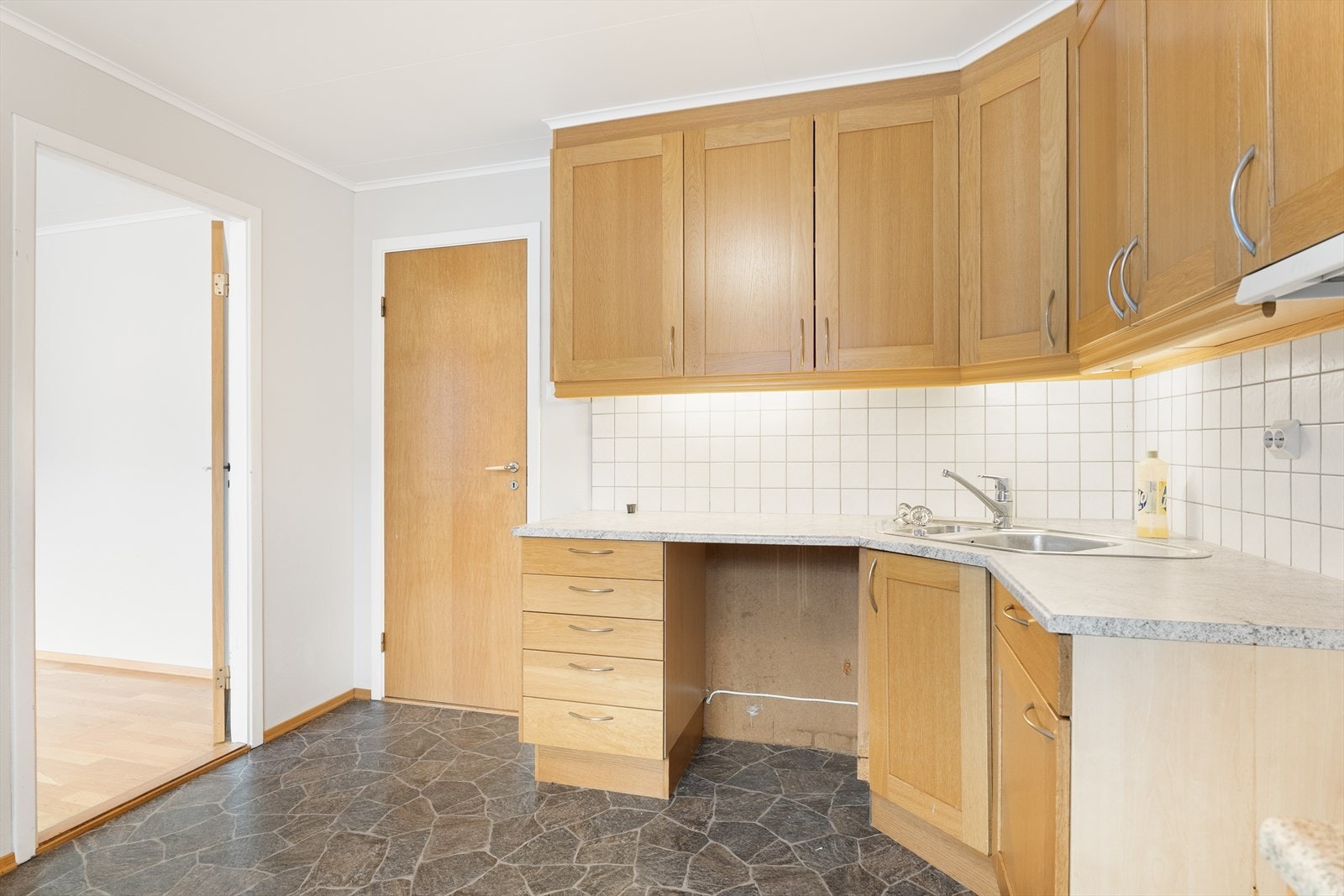 God skap- og benkeplass Galleribilde