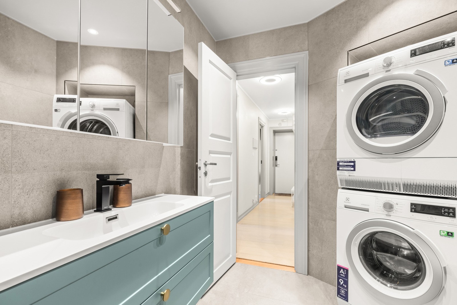 Nyoppusset baderom fra 2025 med varmekabler i gulv. Galleribilde