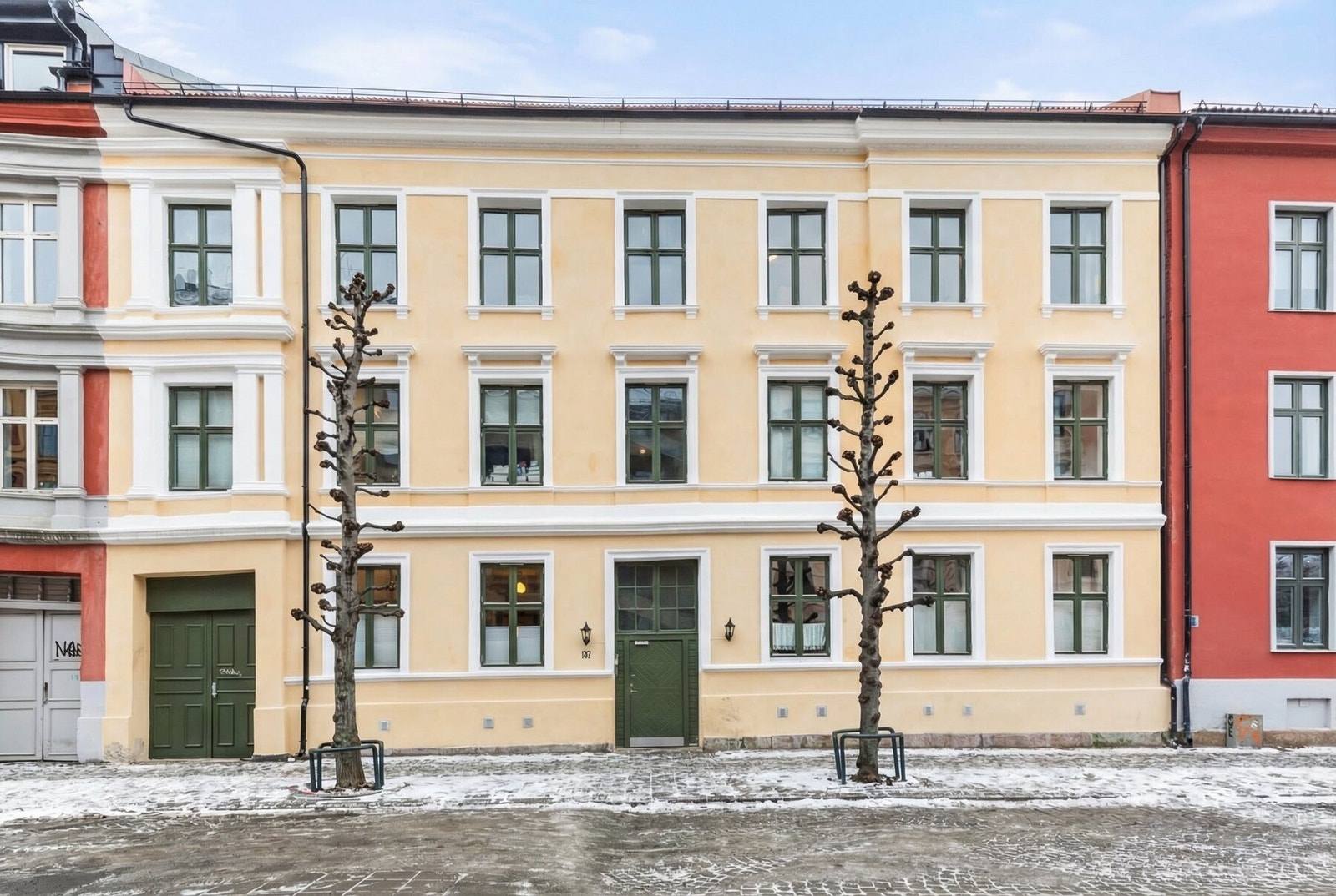 Klassisk bygård fra 1883. Lite og trivelig borettslag med 10 andeler. Galleribilde