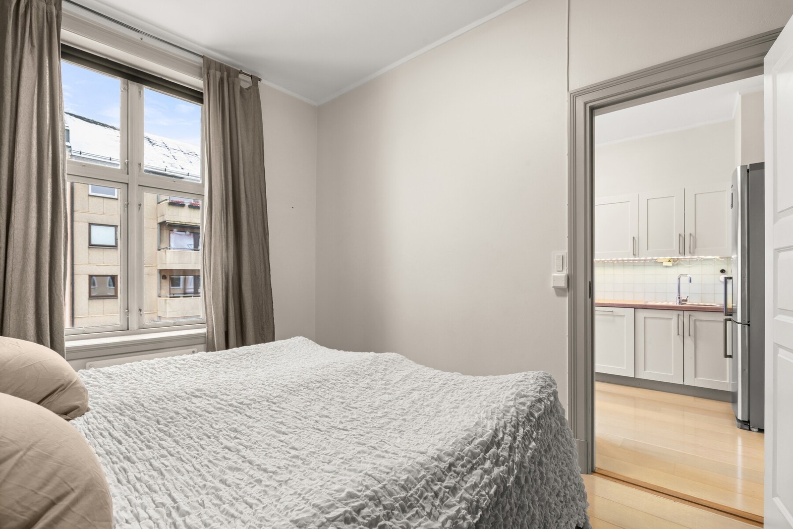 Hovedsoverom med adkomst fra kjøkkenet. Galleribilde