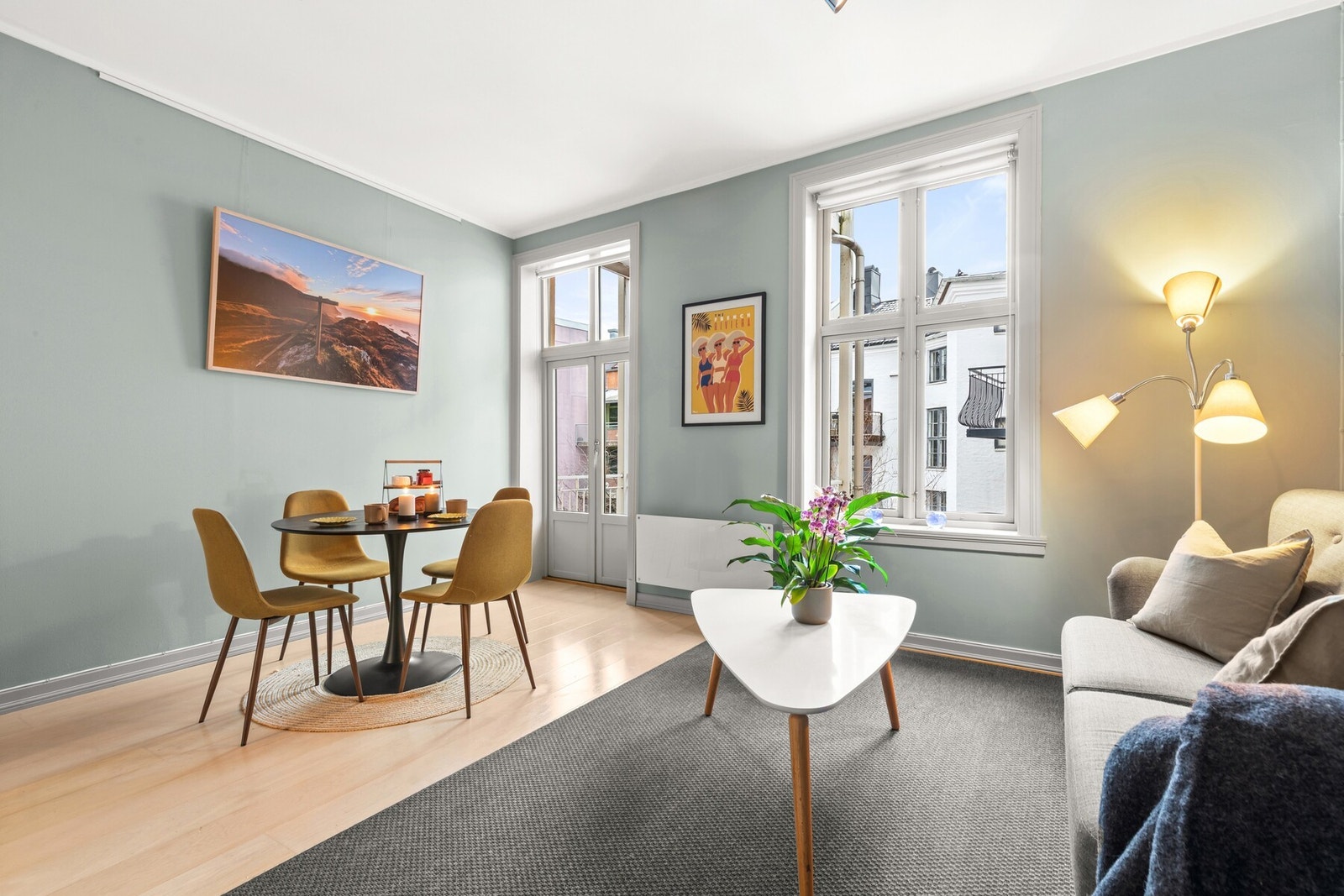 Leiligheten holder gjennomgående god standard på alle overflater, og har oppgradert baderom fra 2025. Galleribilde