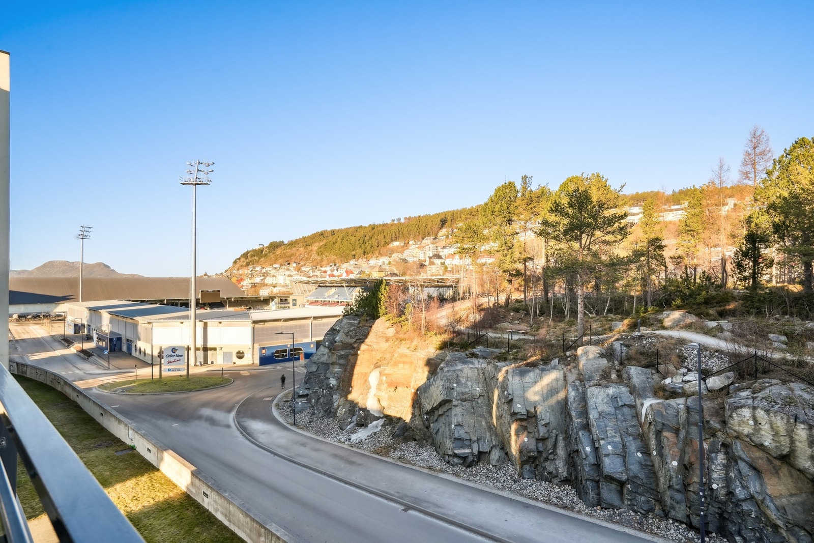 Fra balkongen kan man også nyte gode solforhold på ettermiddag-/kveldstid. Galleribilde