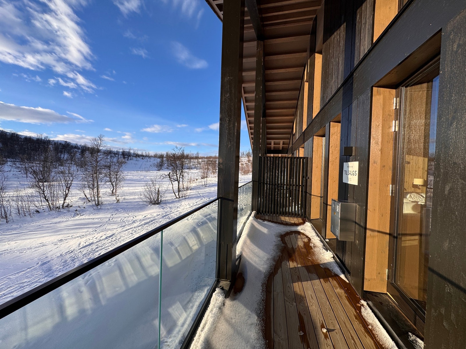 Solrik terrasse (naboleiligheten) Galleribilde