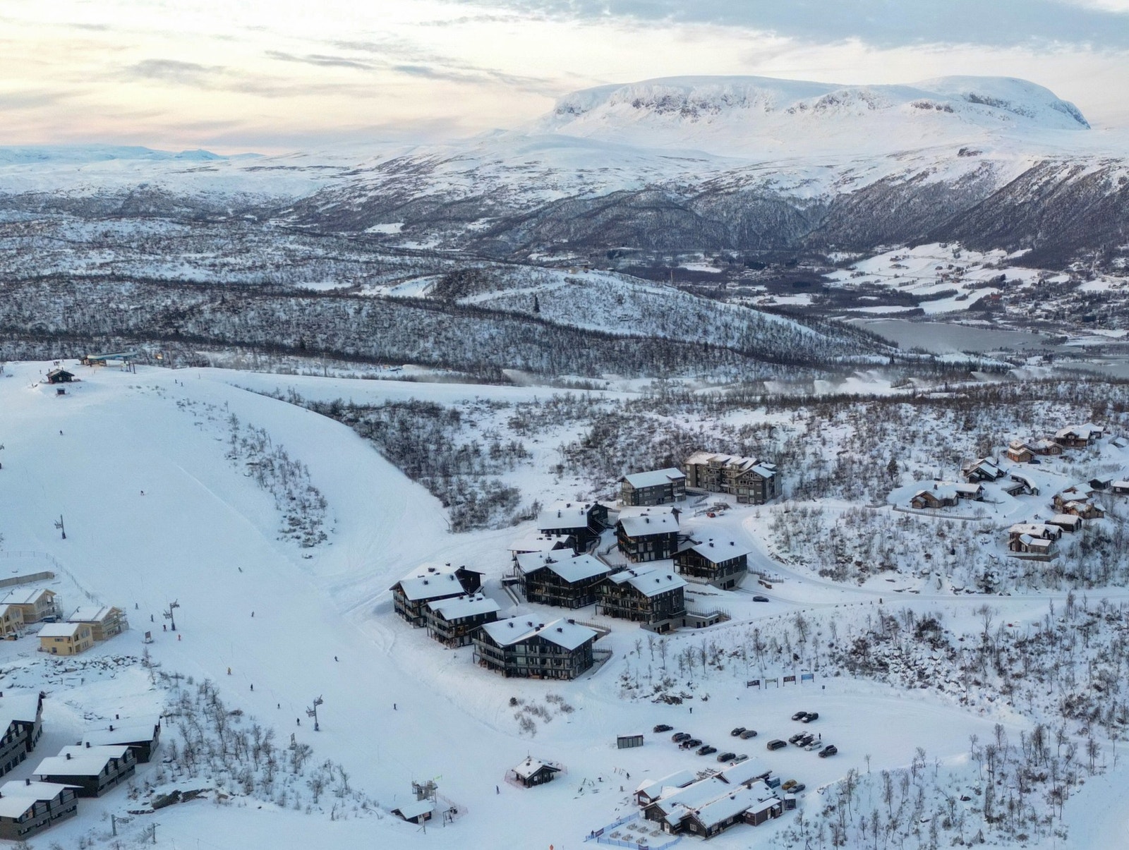 Kikut og majestetiske Hallingskarvet i desember Galleribilde
