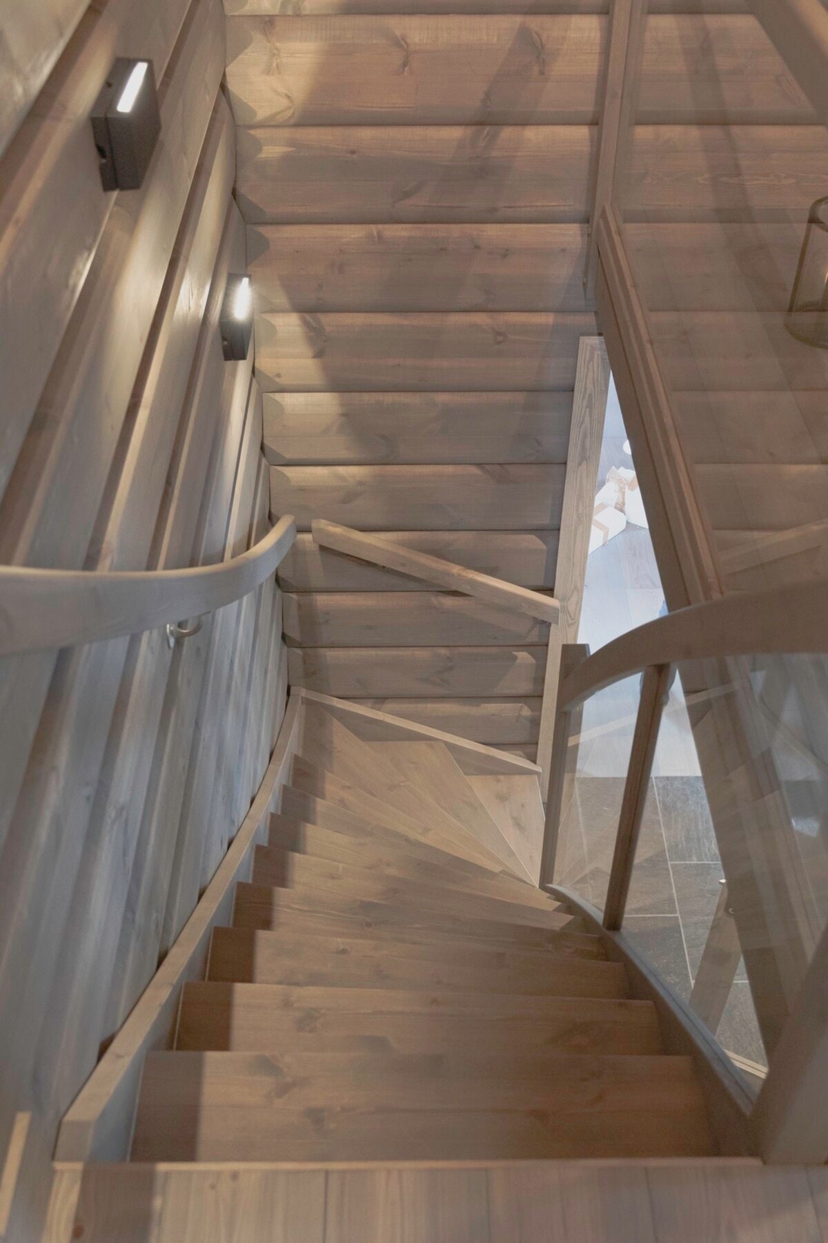 God trapp opp til 2.etg
Foto fra Andor visningshytte på Hellerudsletta Galleribilde