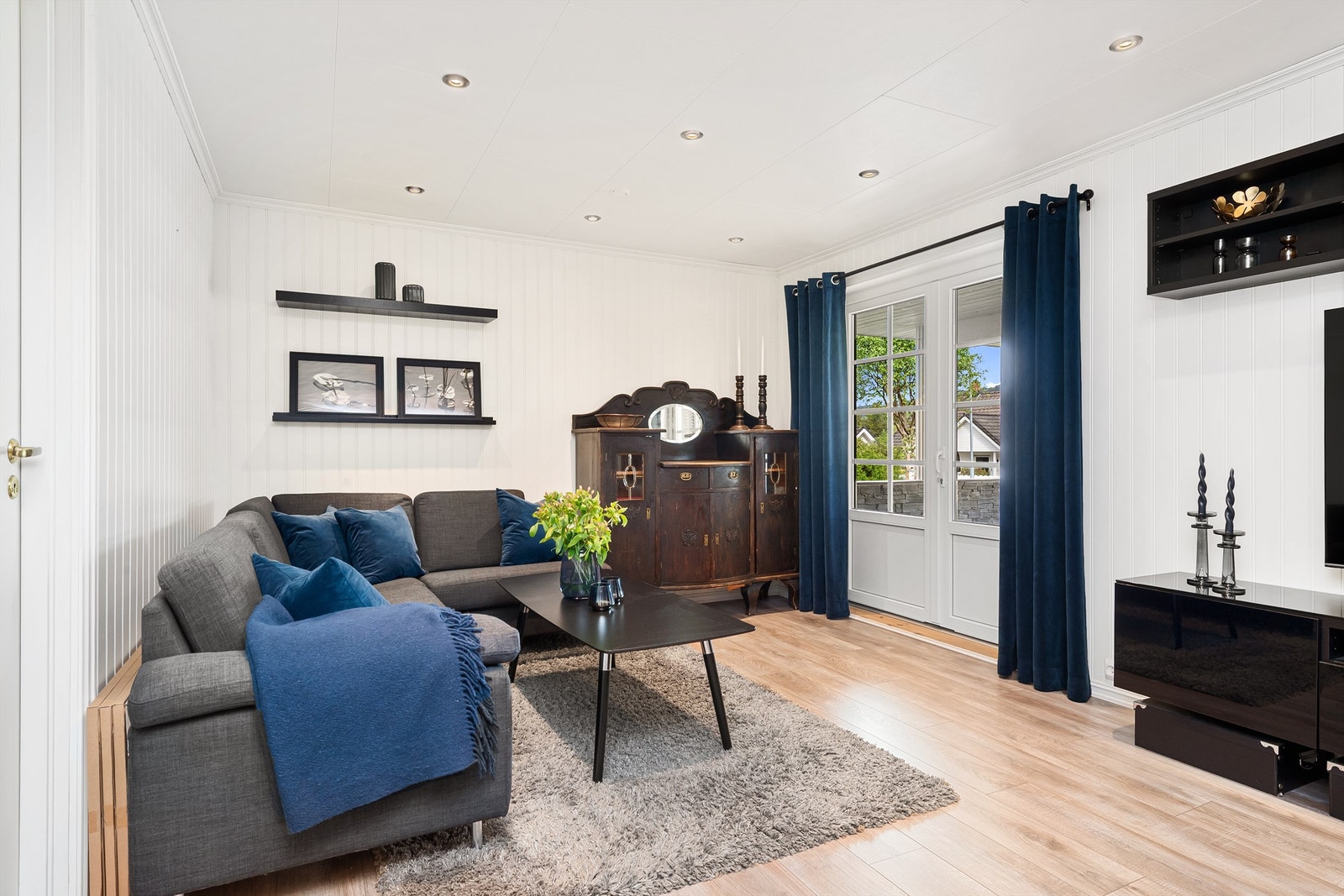 Fra kjellerstua er det utgang til hage Galleribilde