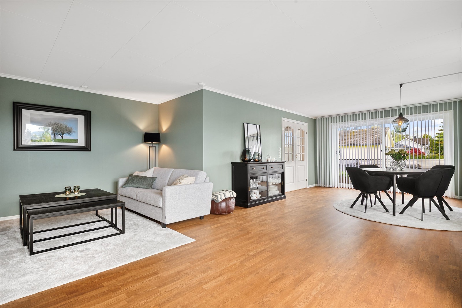 Stua har gode møbleringsmuligheter Galleribilde