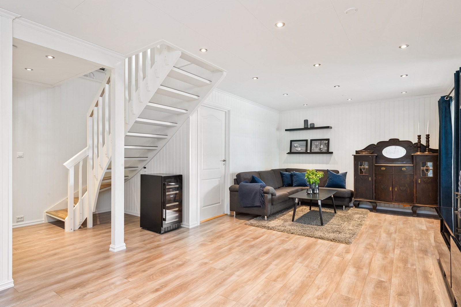 Lys og trivelig kjellerstue Galleribilde