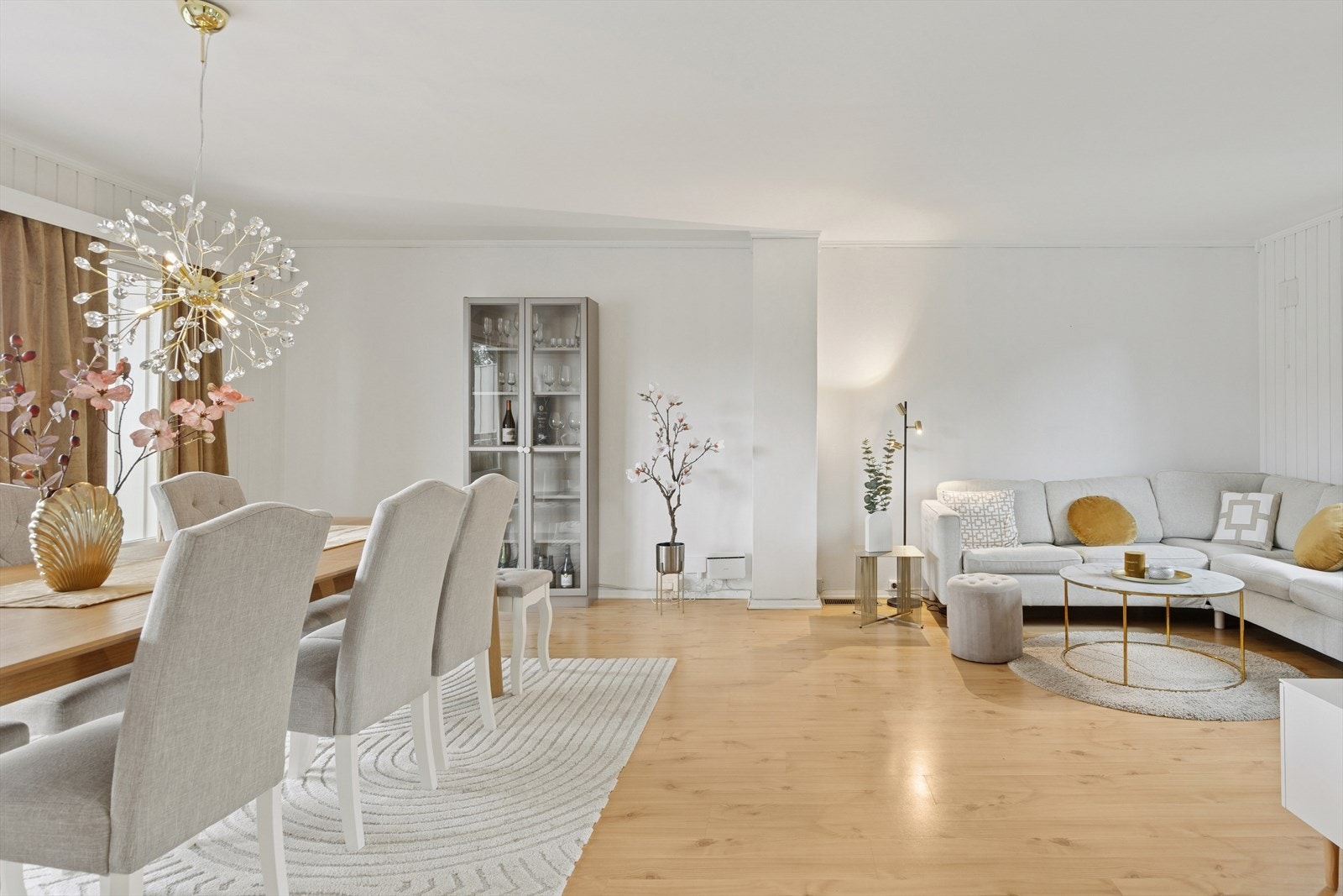 Boligen er innredet i gjennomført og smakfull stil. Galleribilde