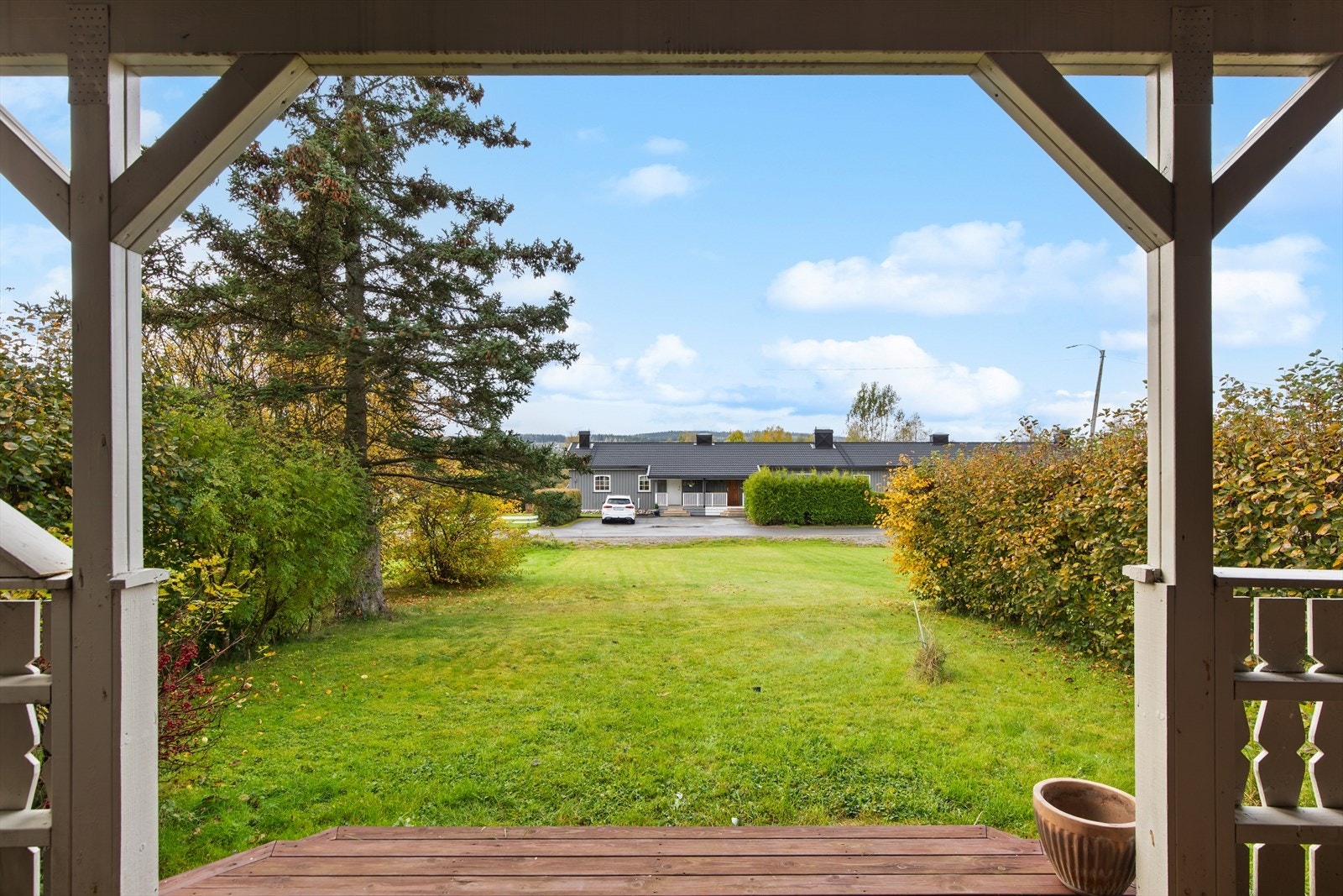 Et stort pluss er en egen liten hageflekk som kan være til glede for både liten og stor. Galleribilde