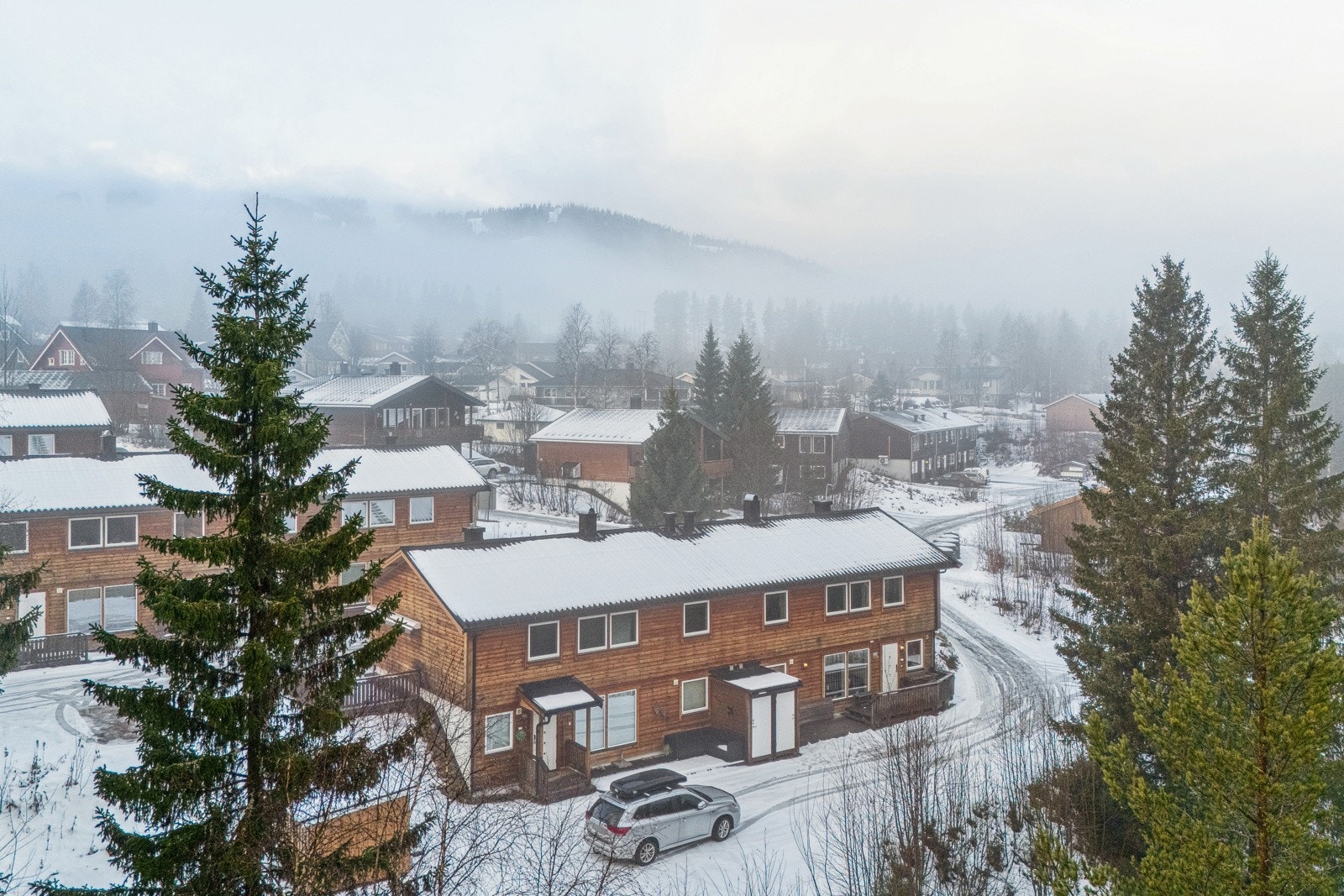 Her bor du ved foten av Trysilfjellet og med kort gangveg til både sentrum og skoler. Velkommen til en hyggelig visning. Galleribilde