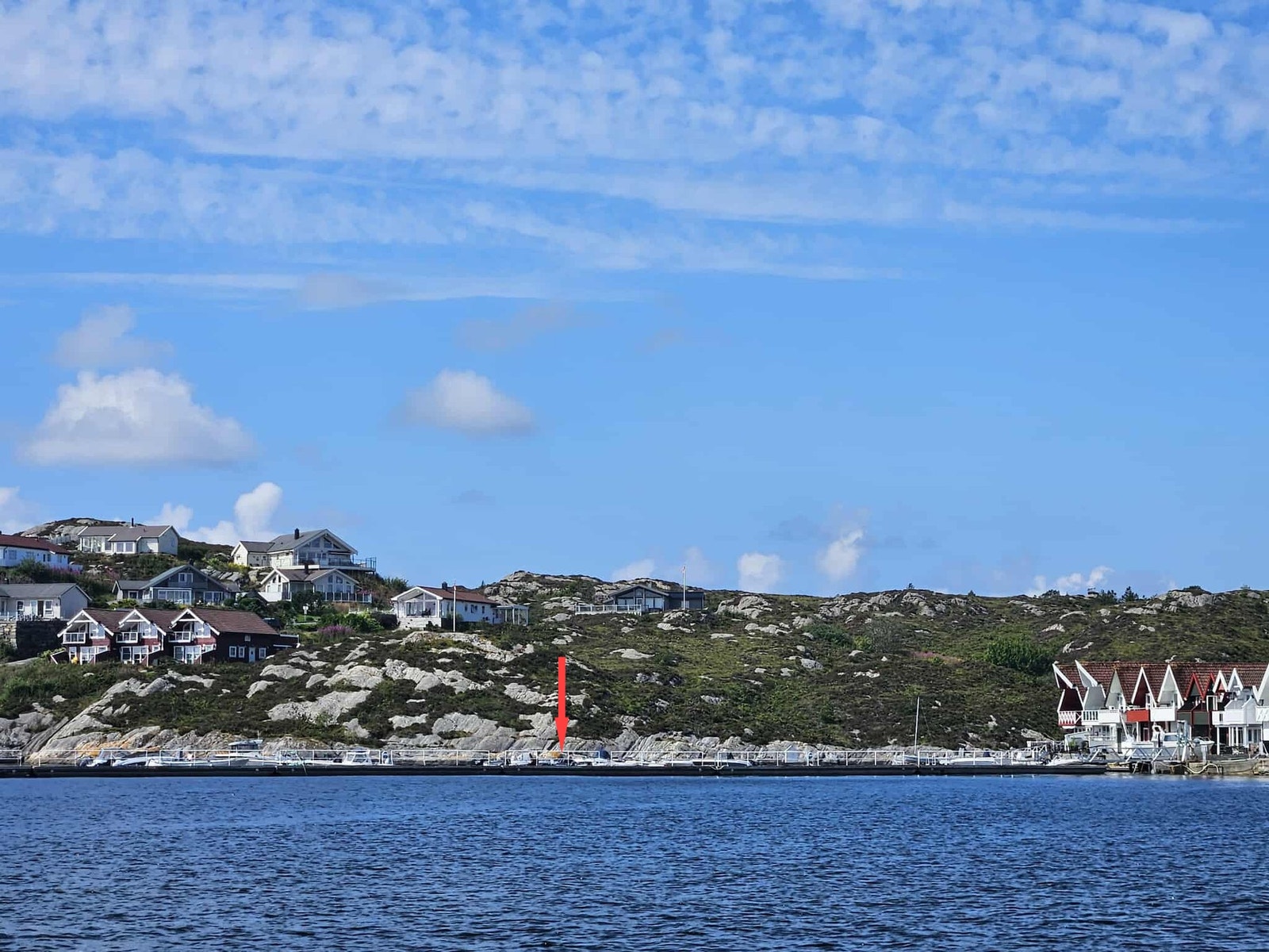 Ledig båtplass i nærliggende marina, som kan kjøpes eller leies. Galleribilde