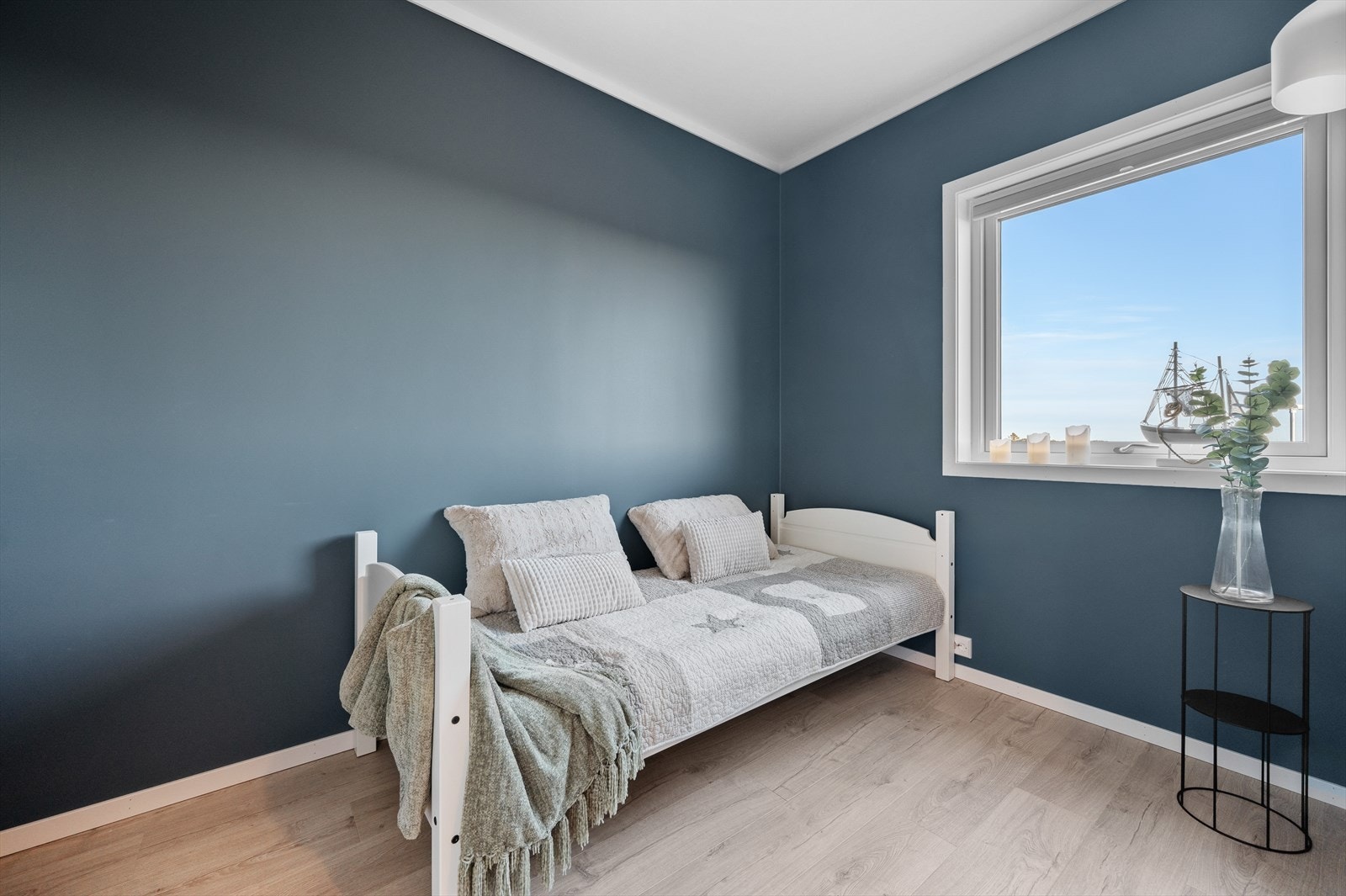 Soverom nr. 2 også romslig - perfekt som gjesterom, barnerom eller kontor Galleribilde