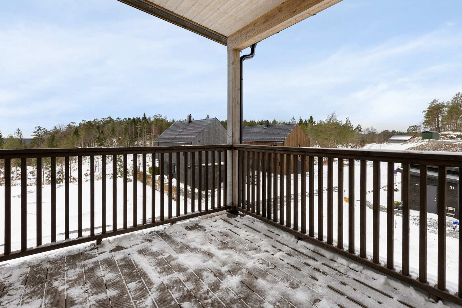 Solrik overbygget balkong Galleribilde