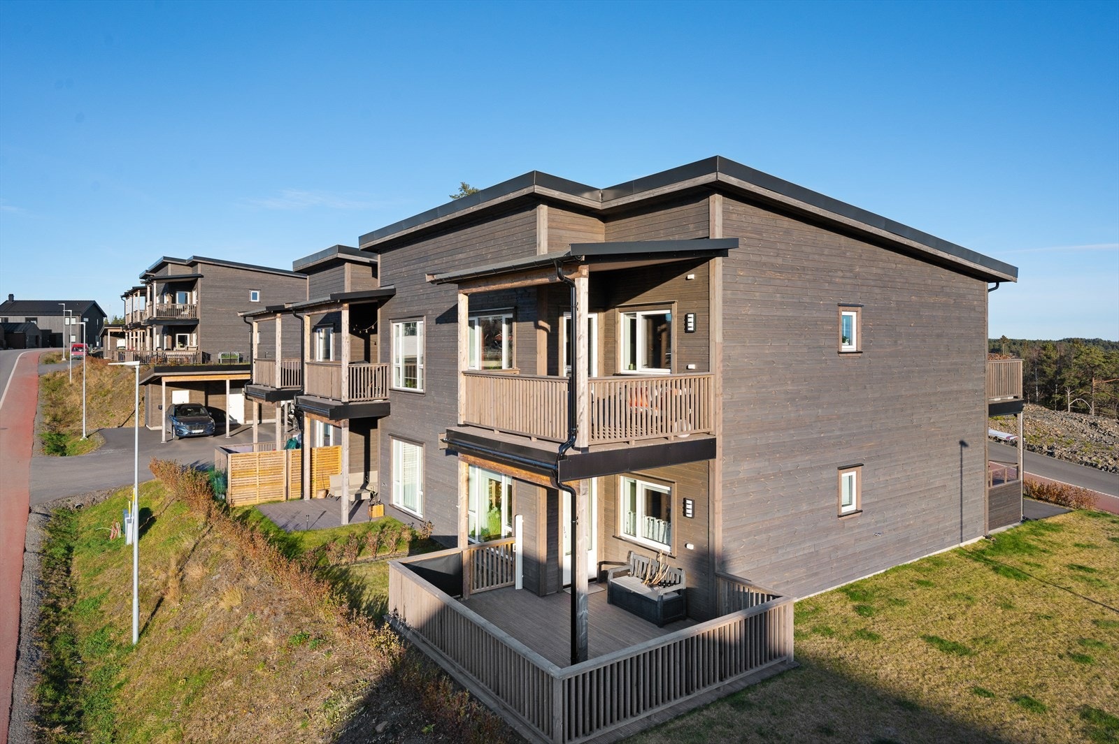 Gjennomgående hjørneleilighet med balkong på begge sider Galleribilde