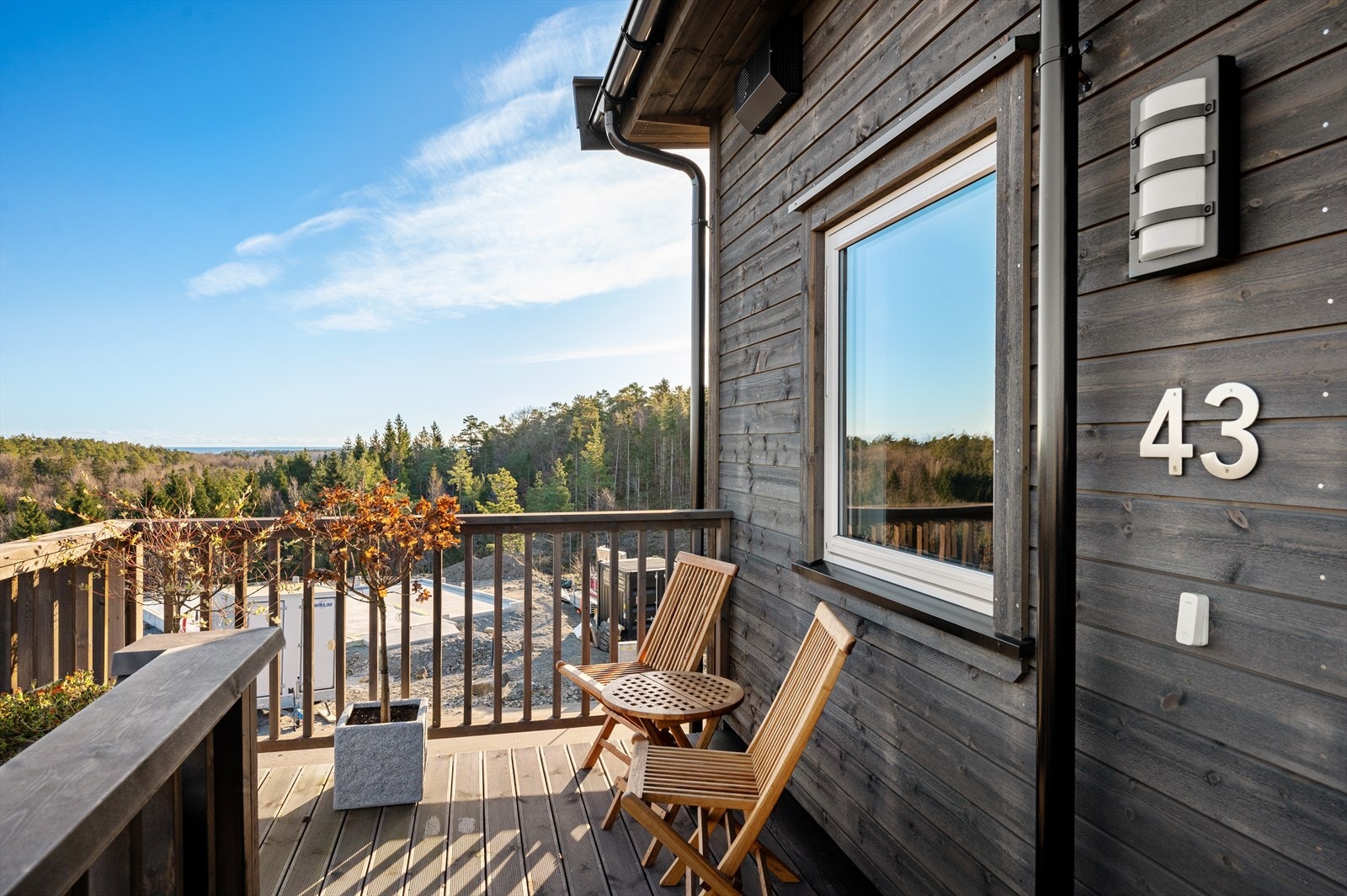 Leiligheten er gjennomgående med balkong på begge sider Galleribilde