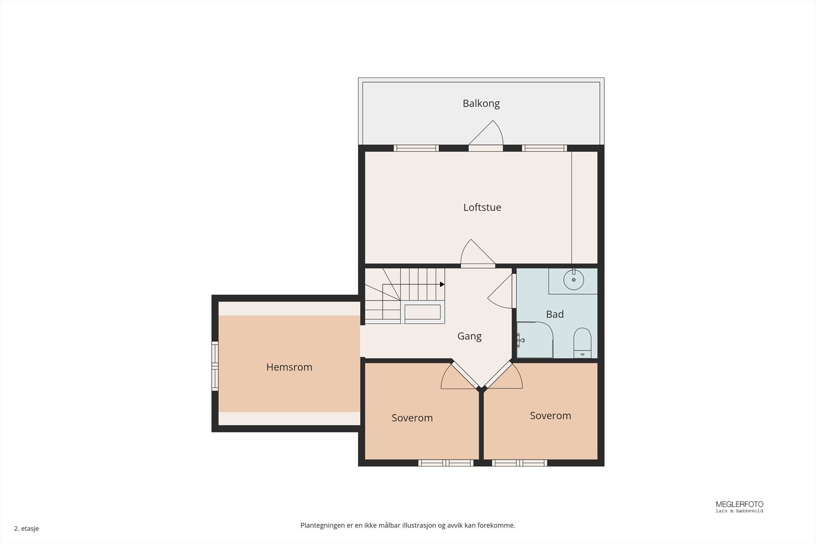 Andre etasje inneholder loftstue, bad, to soverom, hemsrom og en balkong. Galleribilde