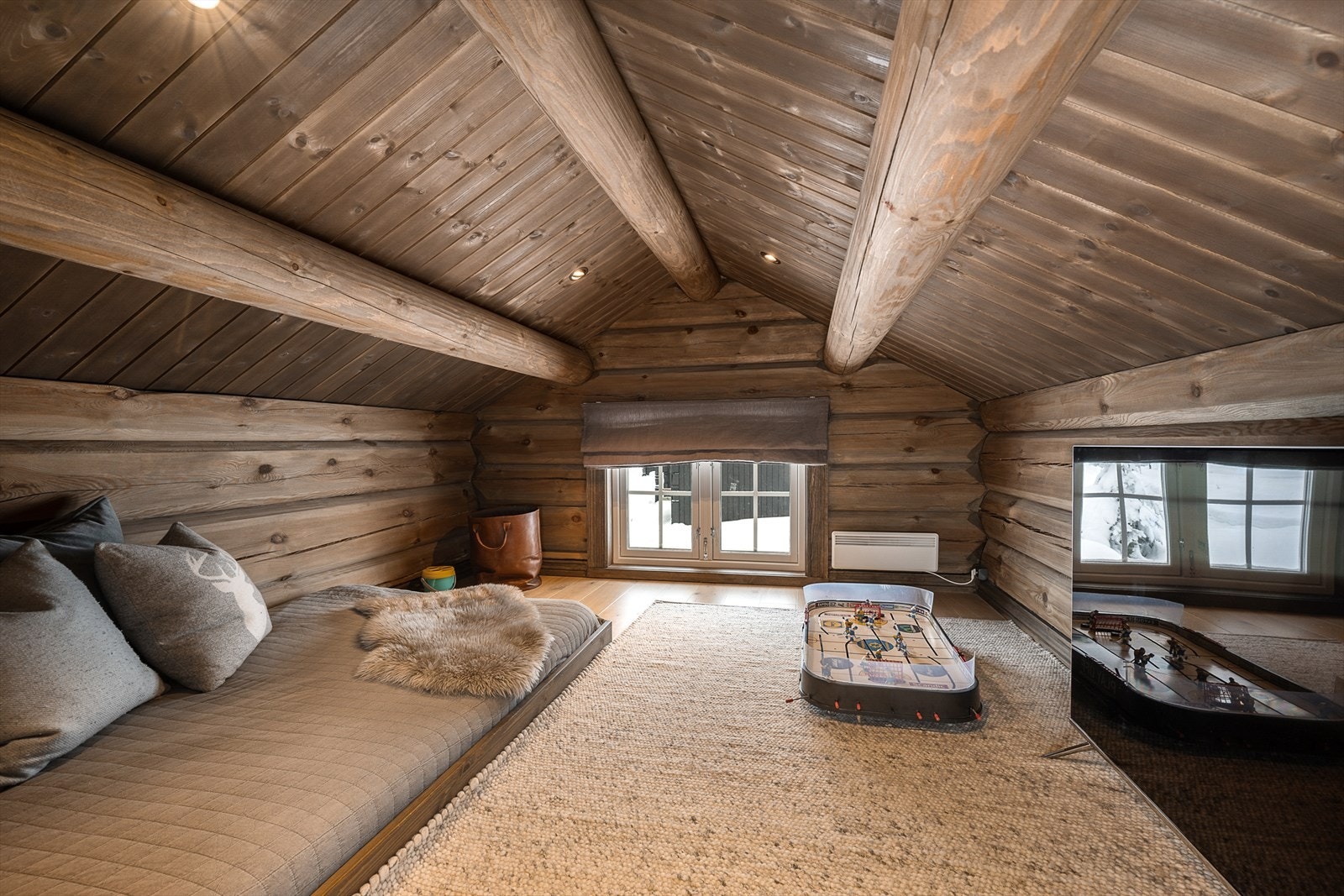 Hemsrommet er et fleksibelt areal som kan brukes til lek, TV-stue eller ekstra soveplasser. Galleribilde