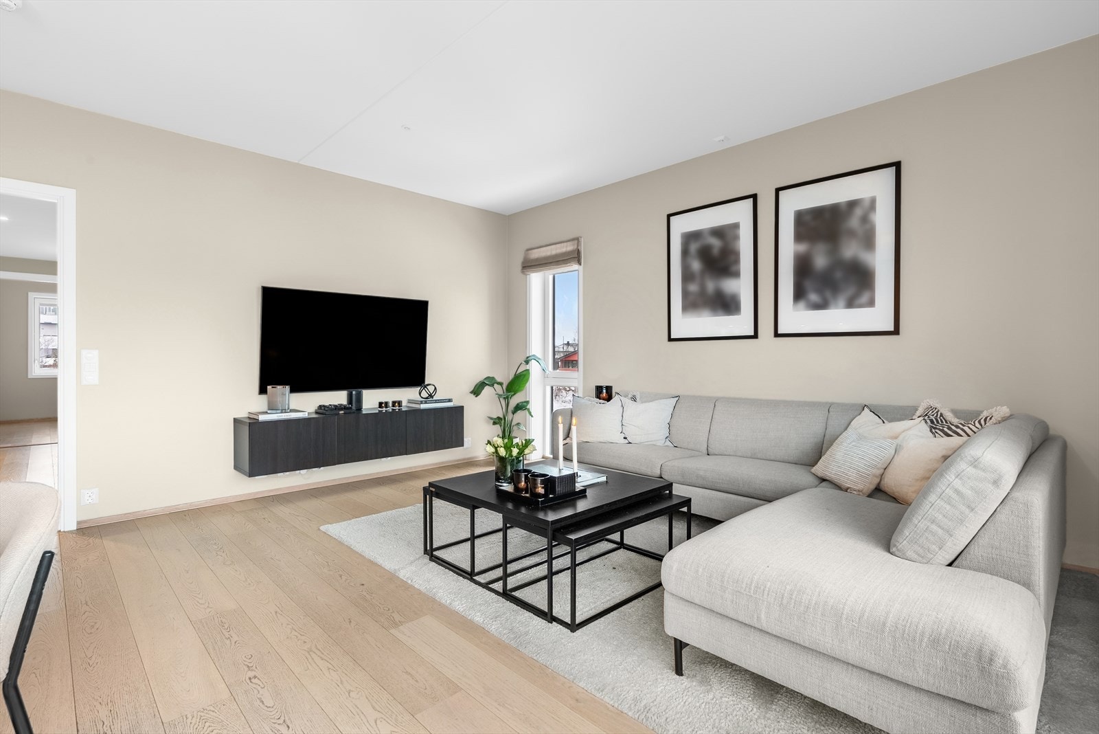 Pen enstavs eikeparkett i hele leiligheten. Galleribilde