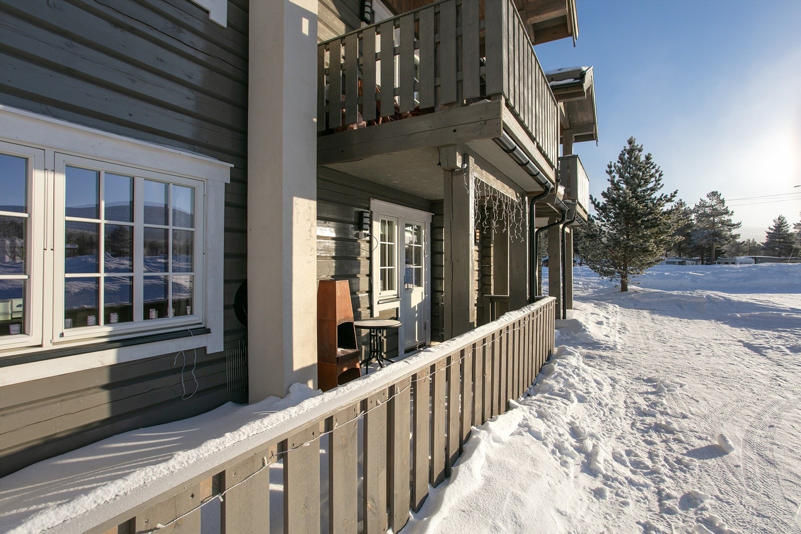 Fasade mot syd med overbygd terrasse Galleribilde