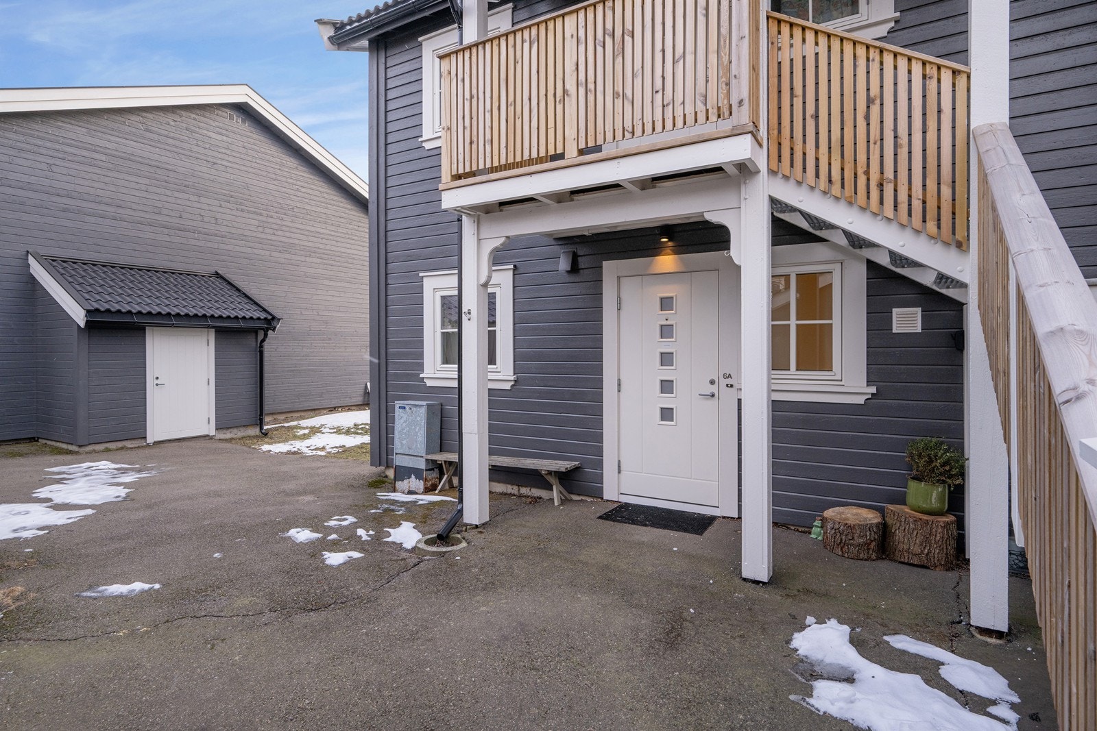 Inngangsparti. Galleribilde