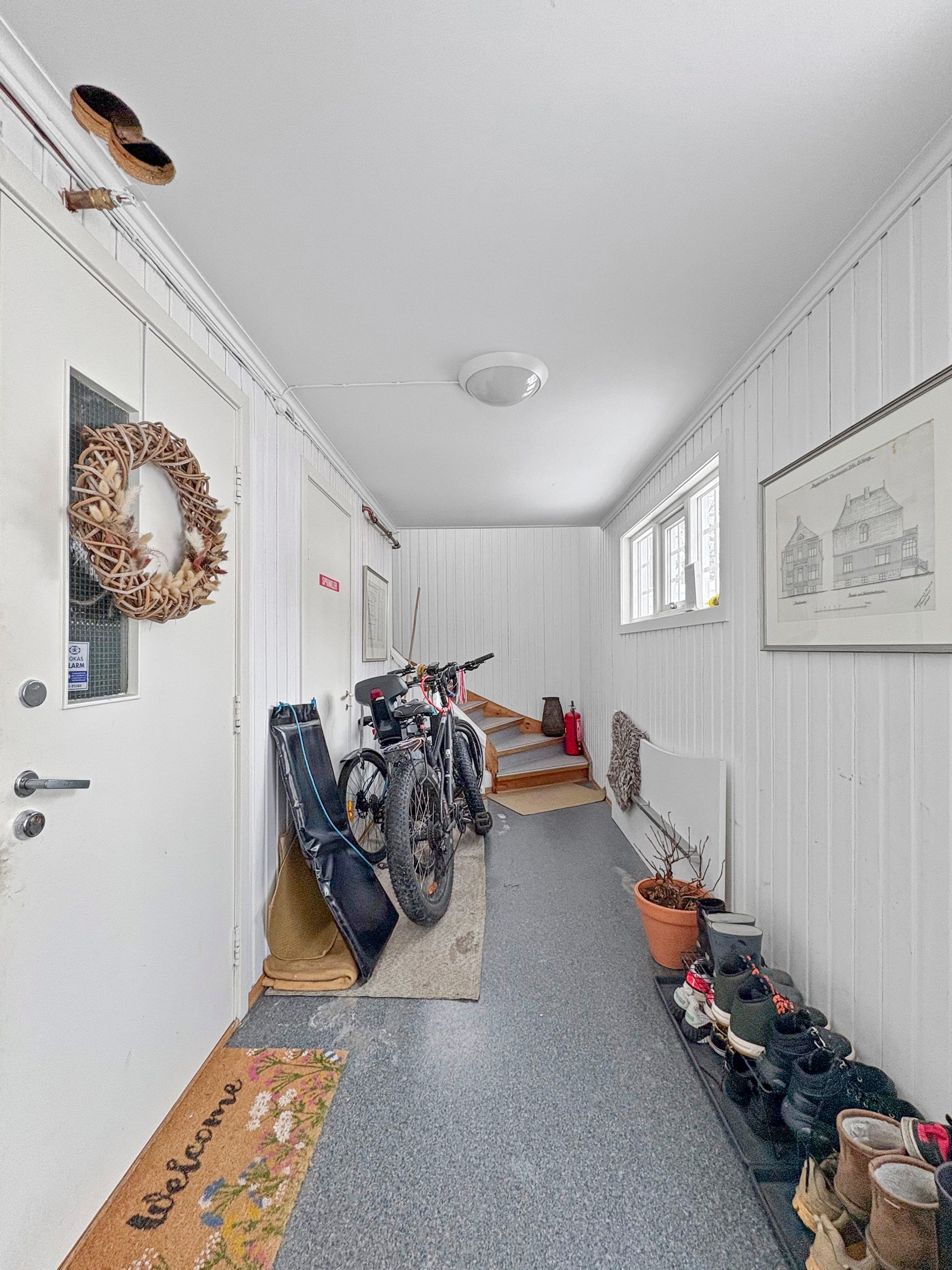 Romslig inngangsparti Galleribilde