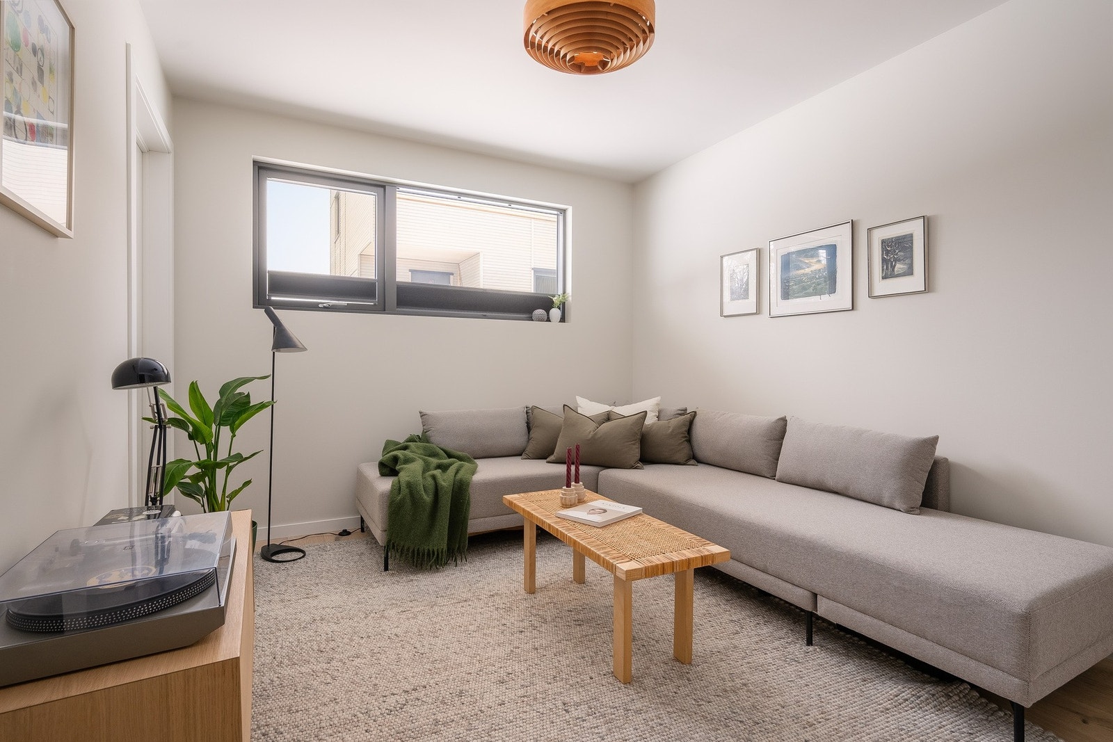 Kjellerstuen fungerer fint som en tilbaketrukket TV-stue eller gjesterom. Galleribilde