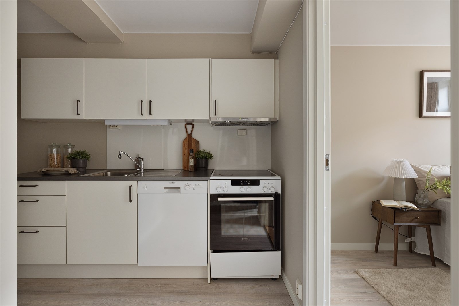 Det er kjøkkenventilator med kullfilter. Galleribilde