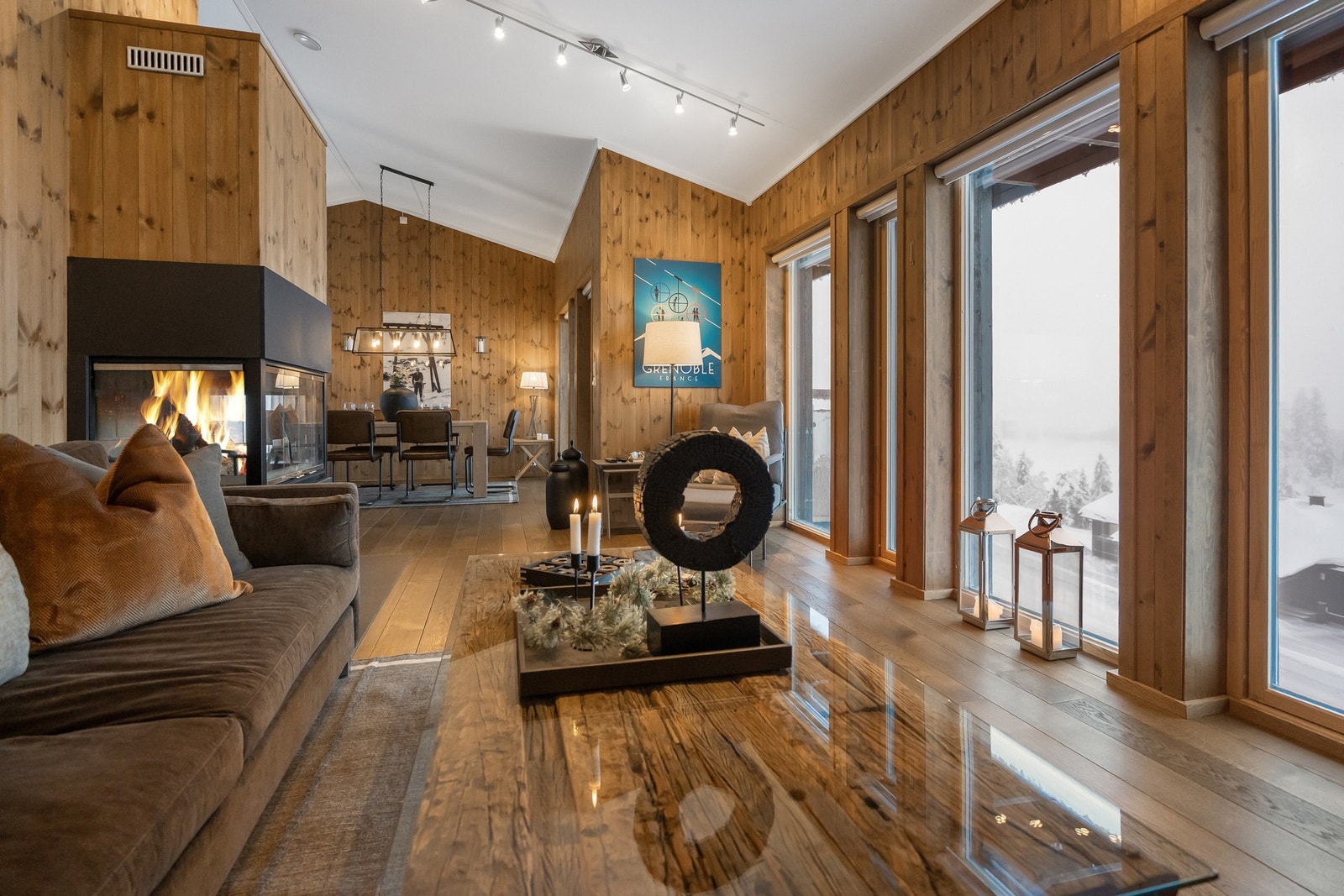 Romslig stue med gode møbleringsmuligheter. Galleribilde