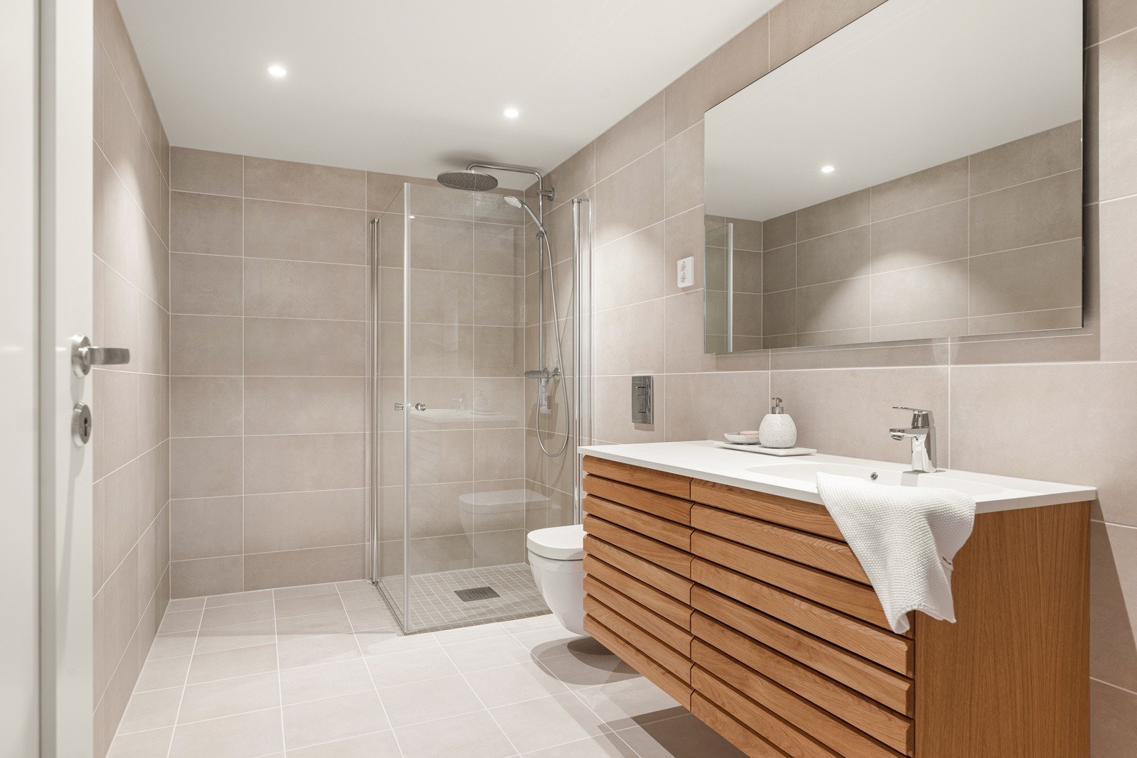 Meget familievennlig planløsning med hele 4 soverom og 2 bad. Galleribilde