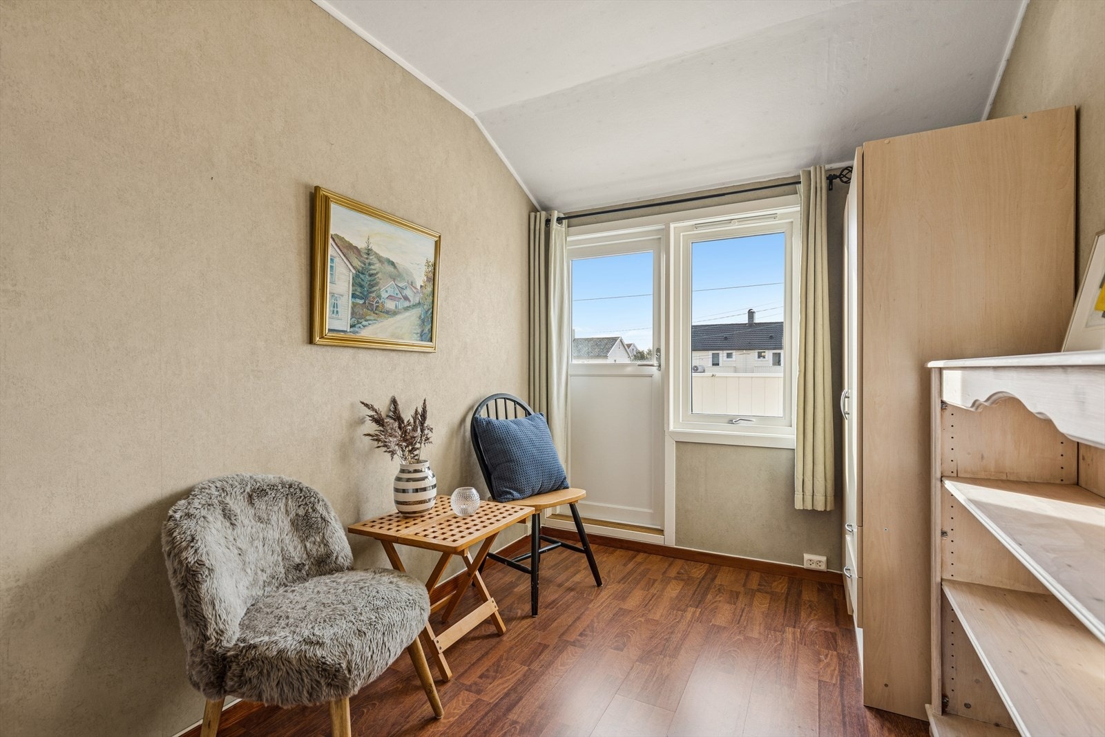 Soverom med utgang til balkong. Galleribilde